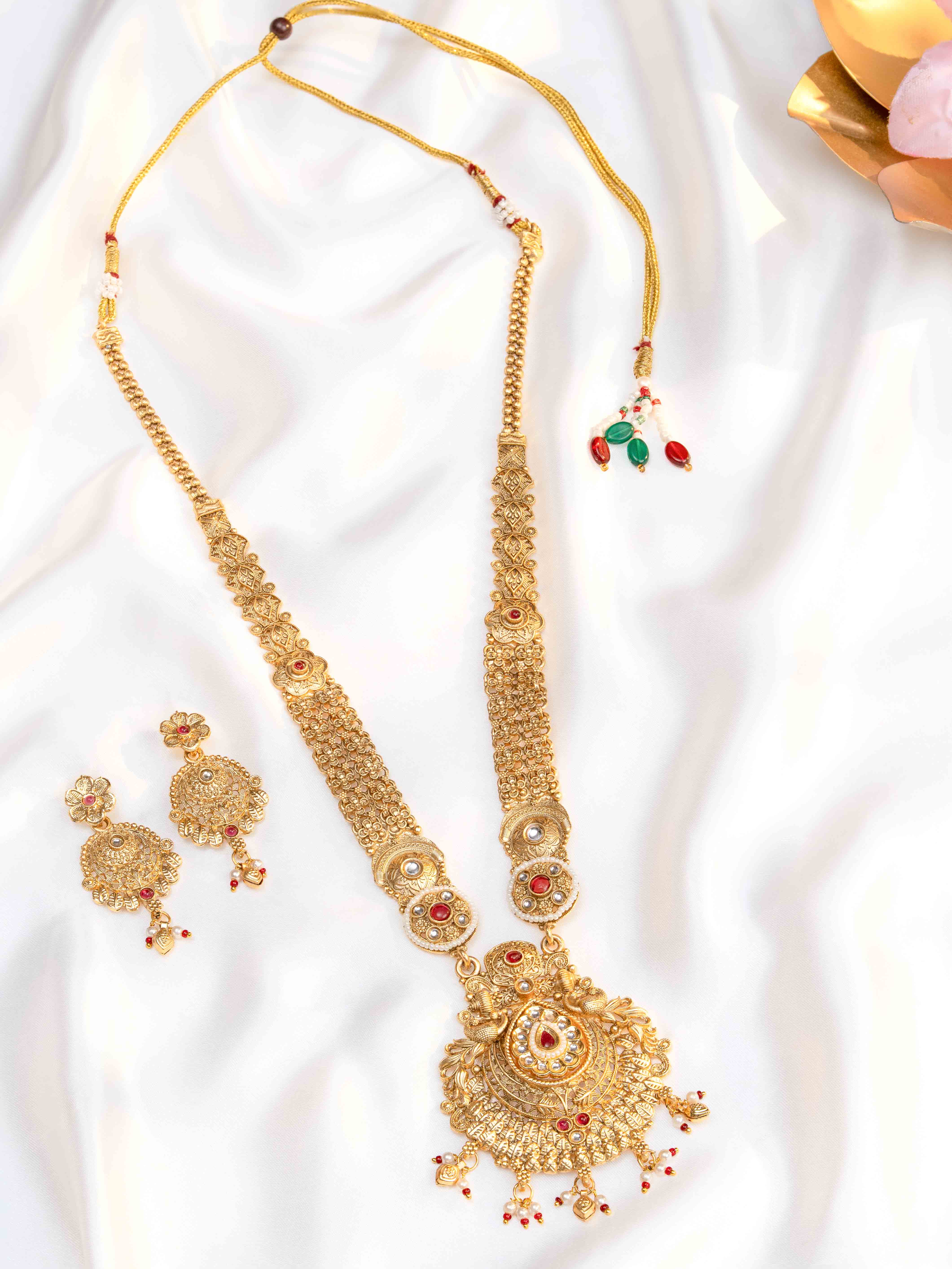 Pranika Necklace Set