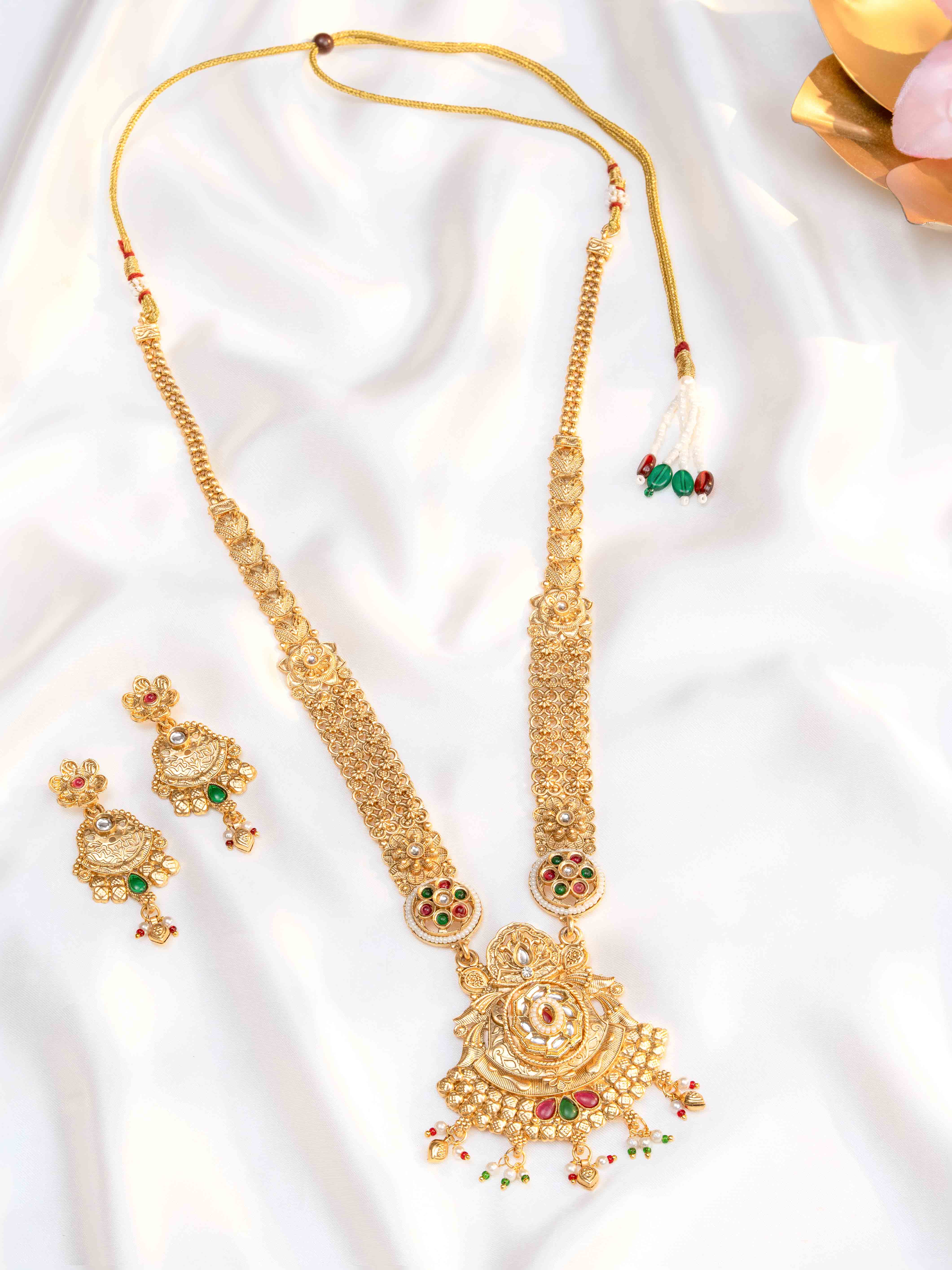Viraaya Necklace Set