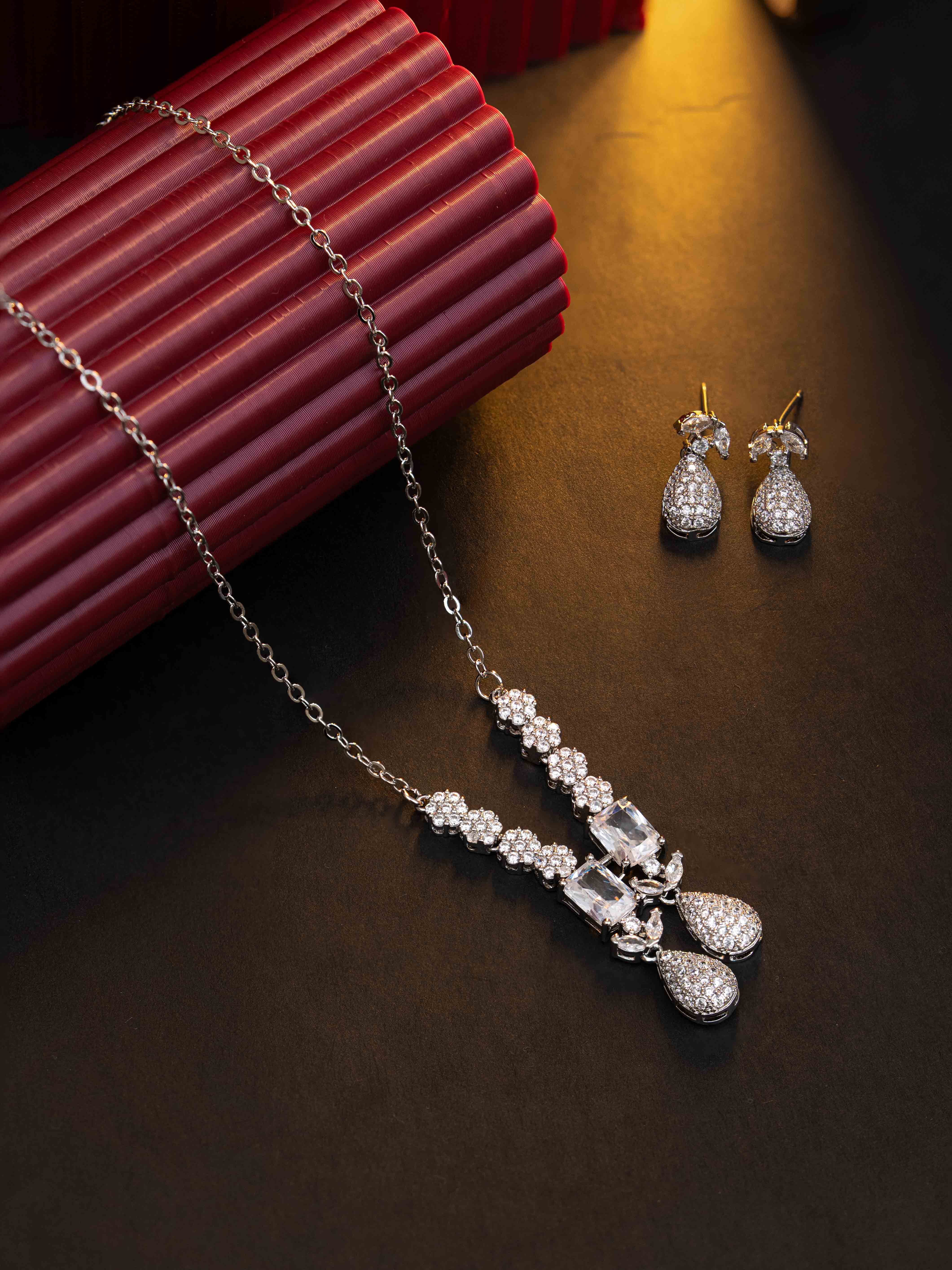 Nyra Silver Necklace Set