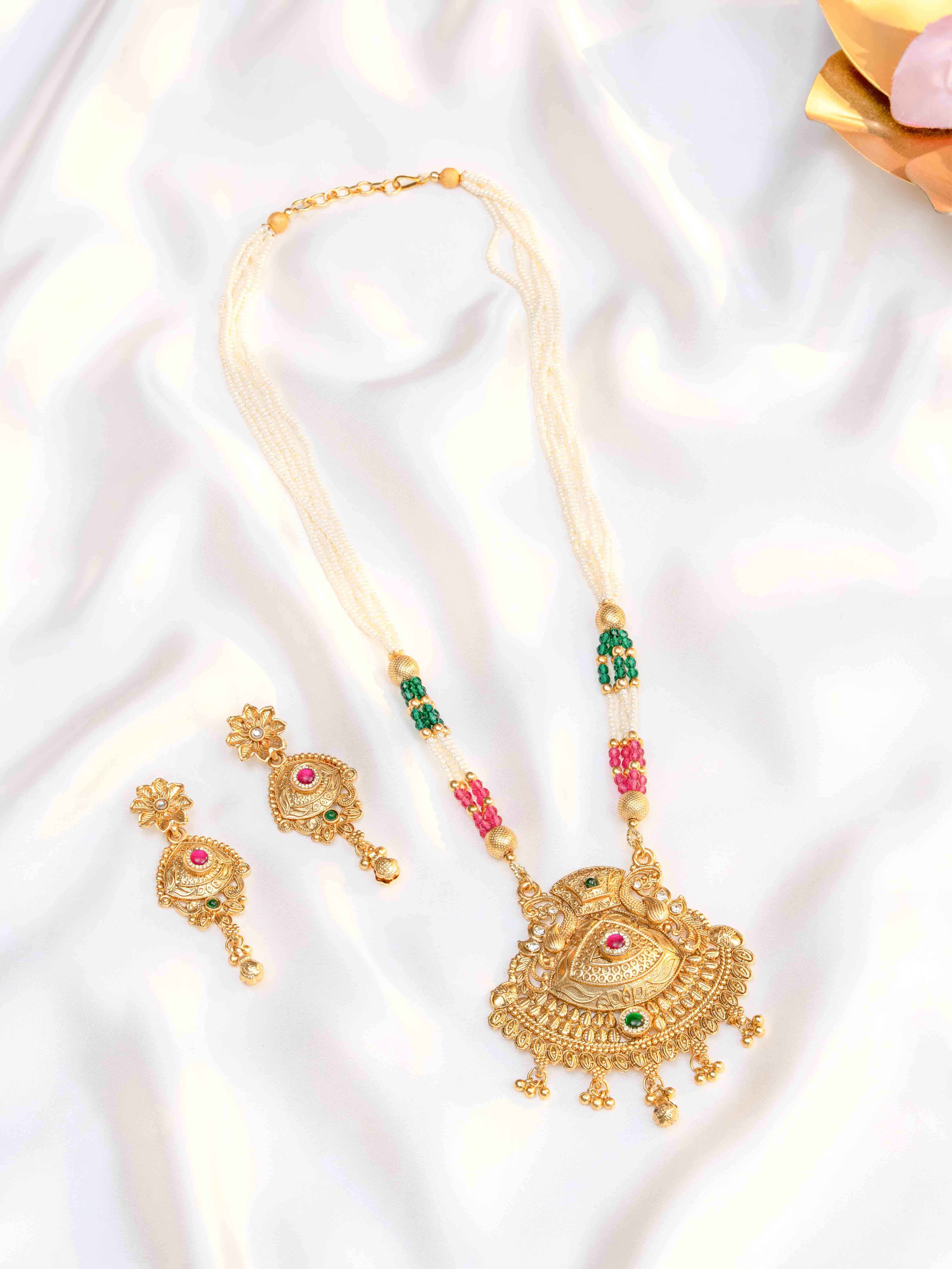 Qirana Necklace Set