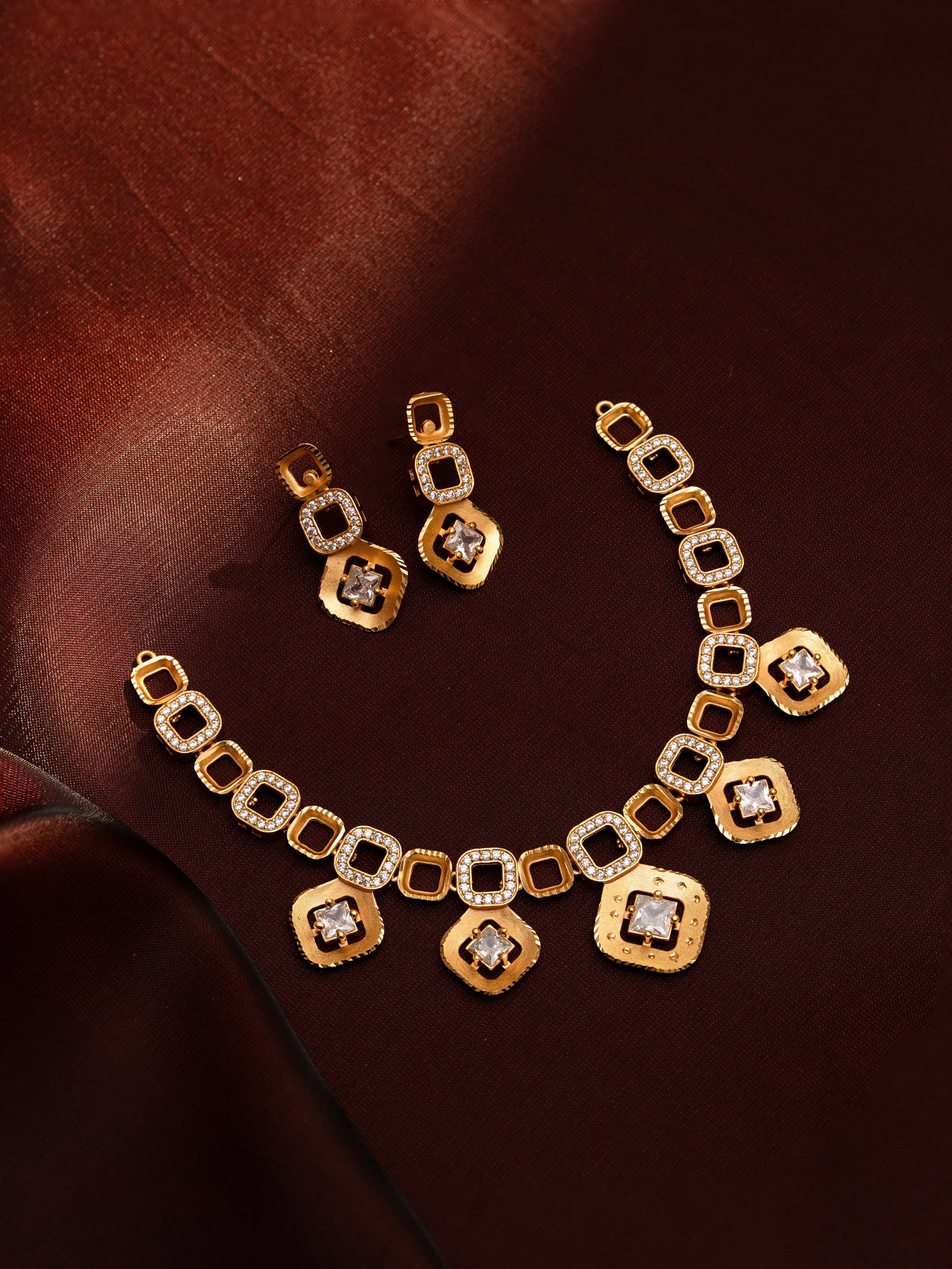Nivya gold necklace set (White)