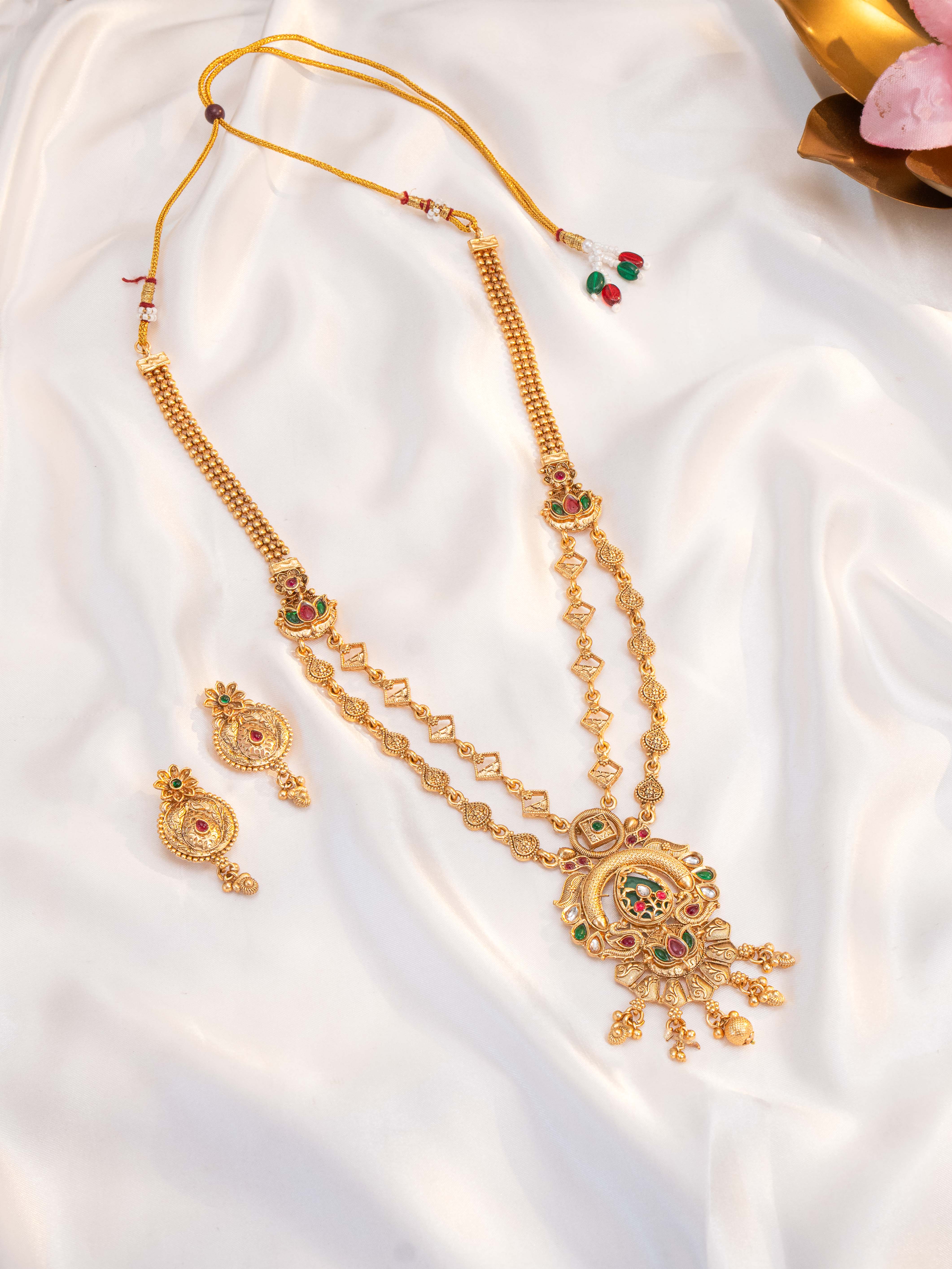 Winara Necklace Set