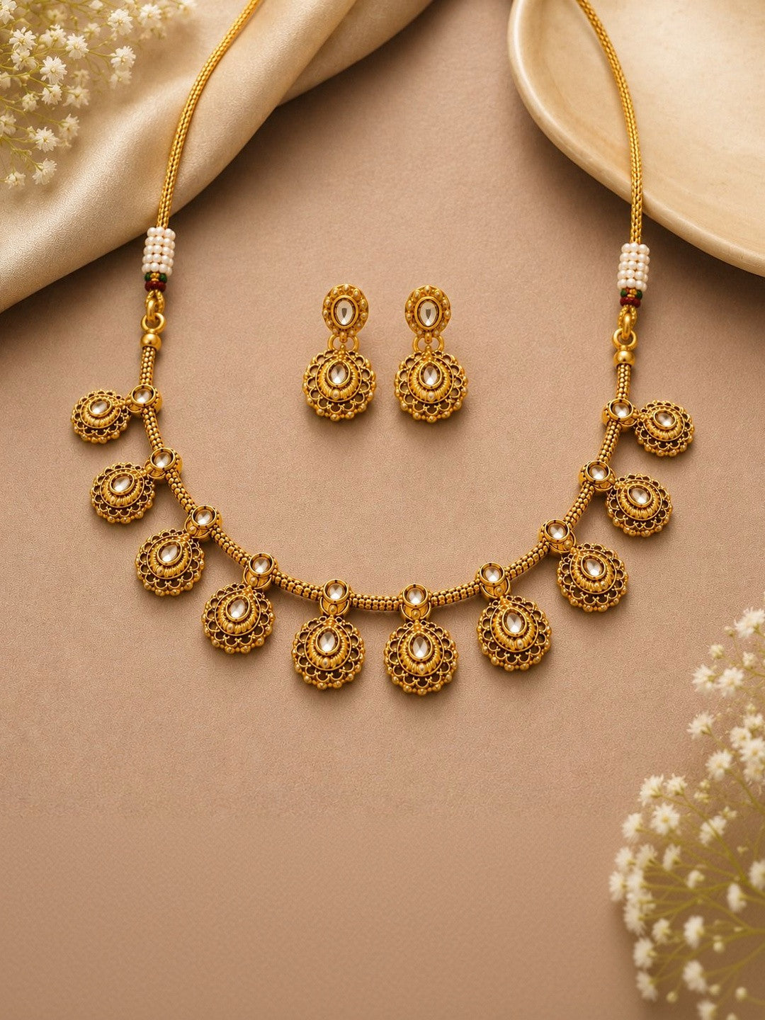 Veenika Necklace Set