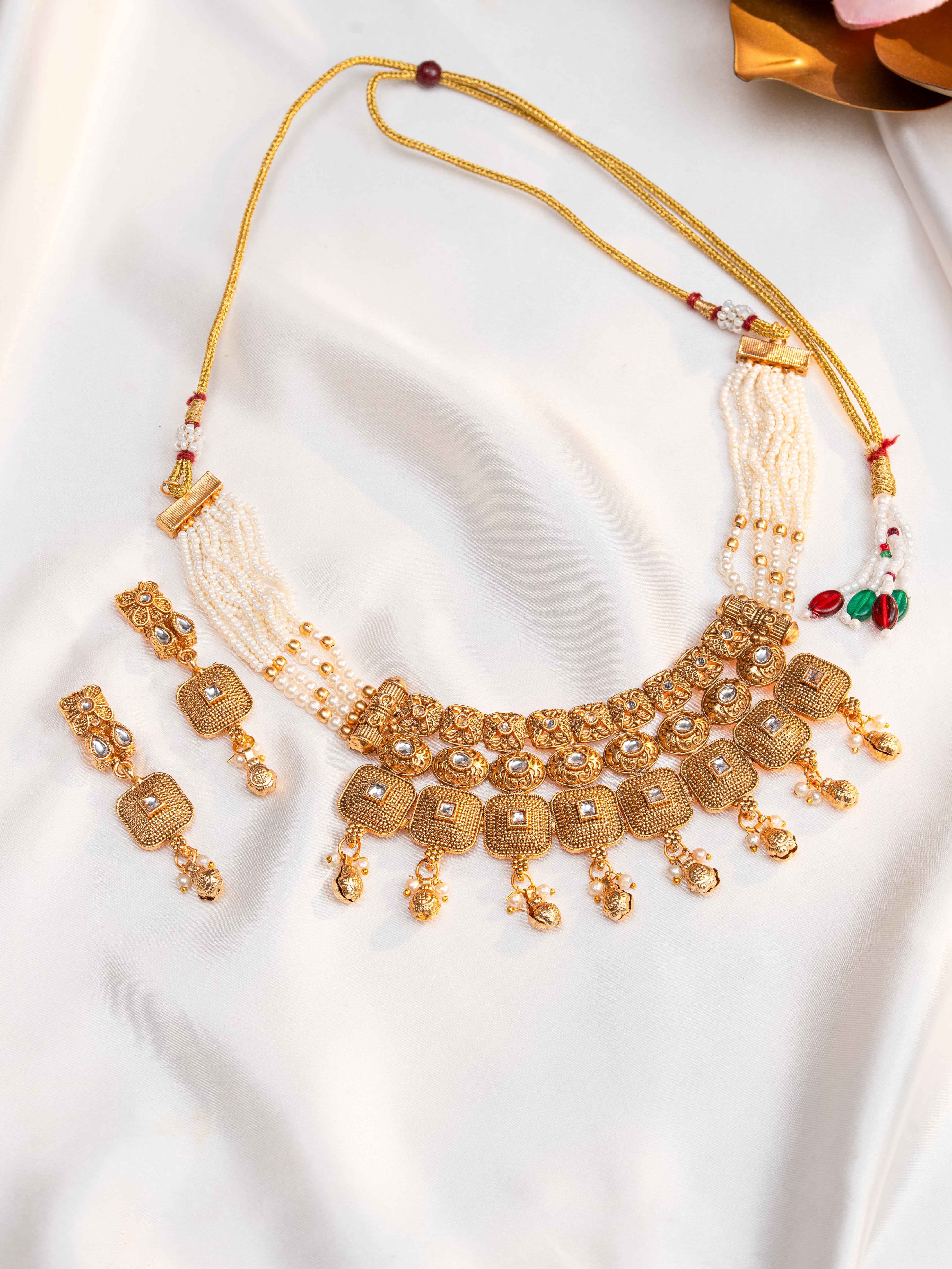 Taarini Glow Necklace Set