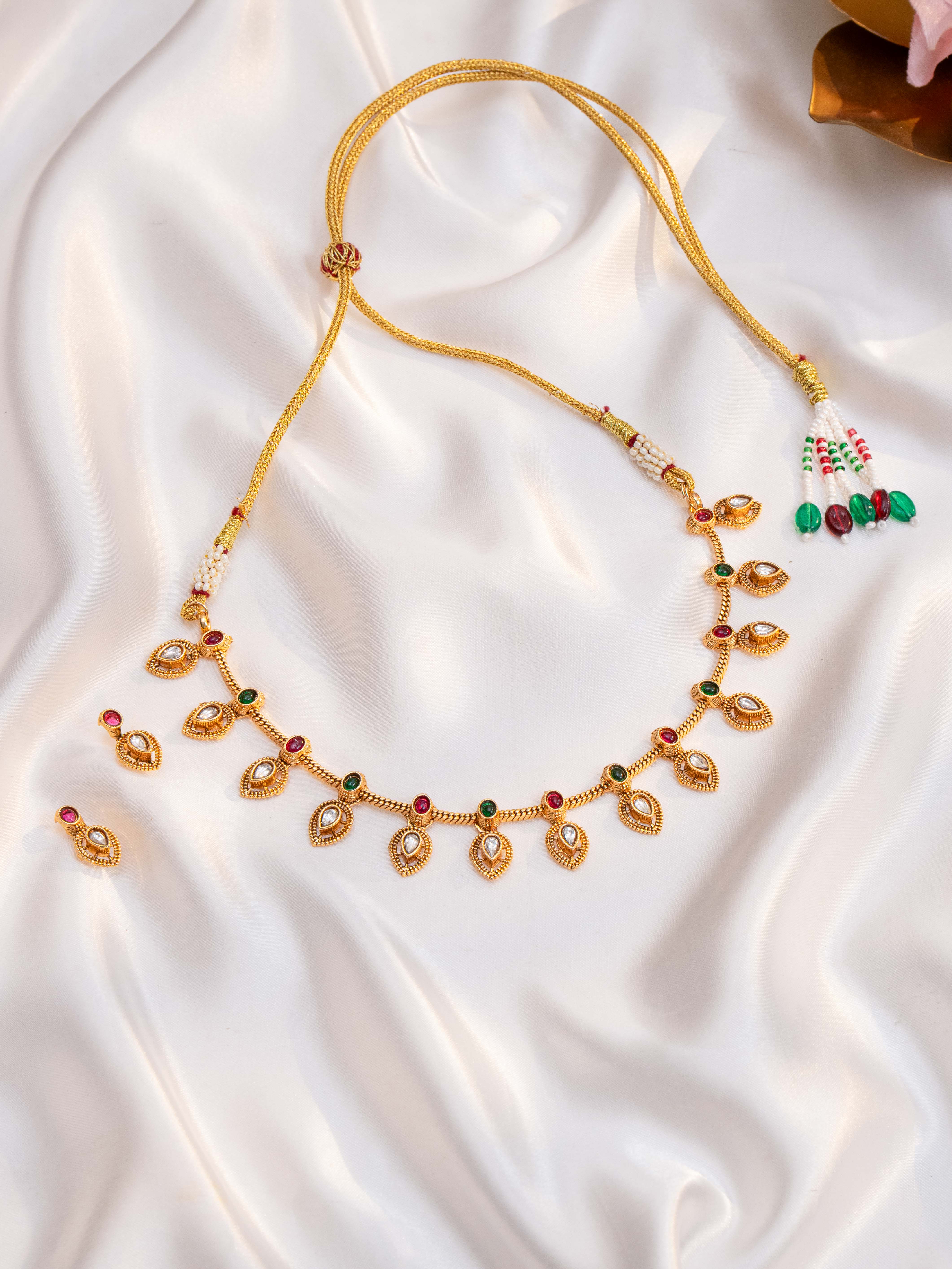 Varnisha Necklace Set