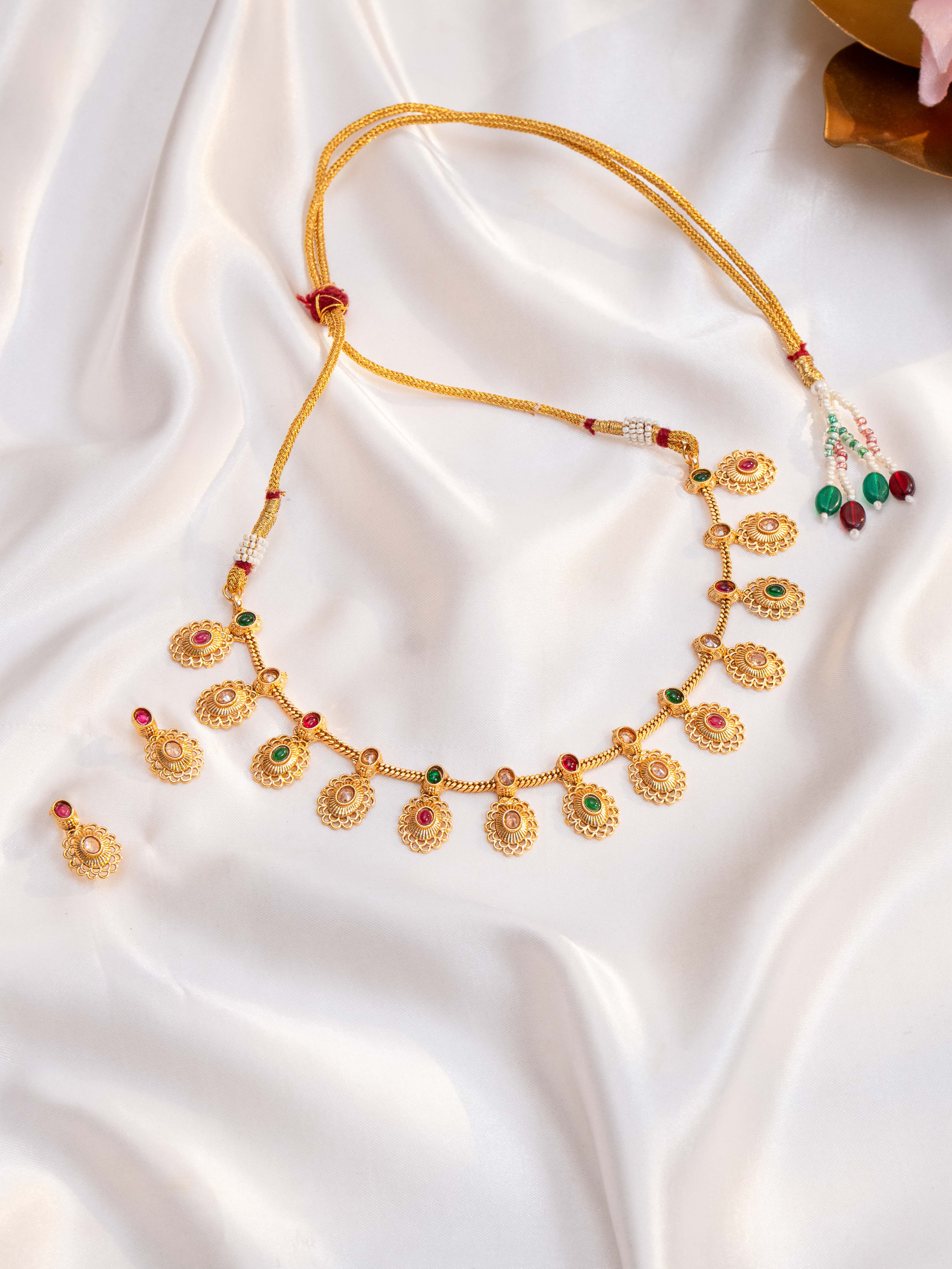 Veenika Necklace Set