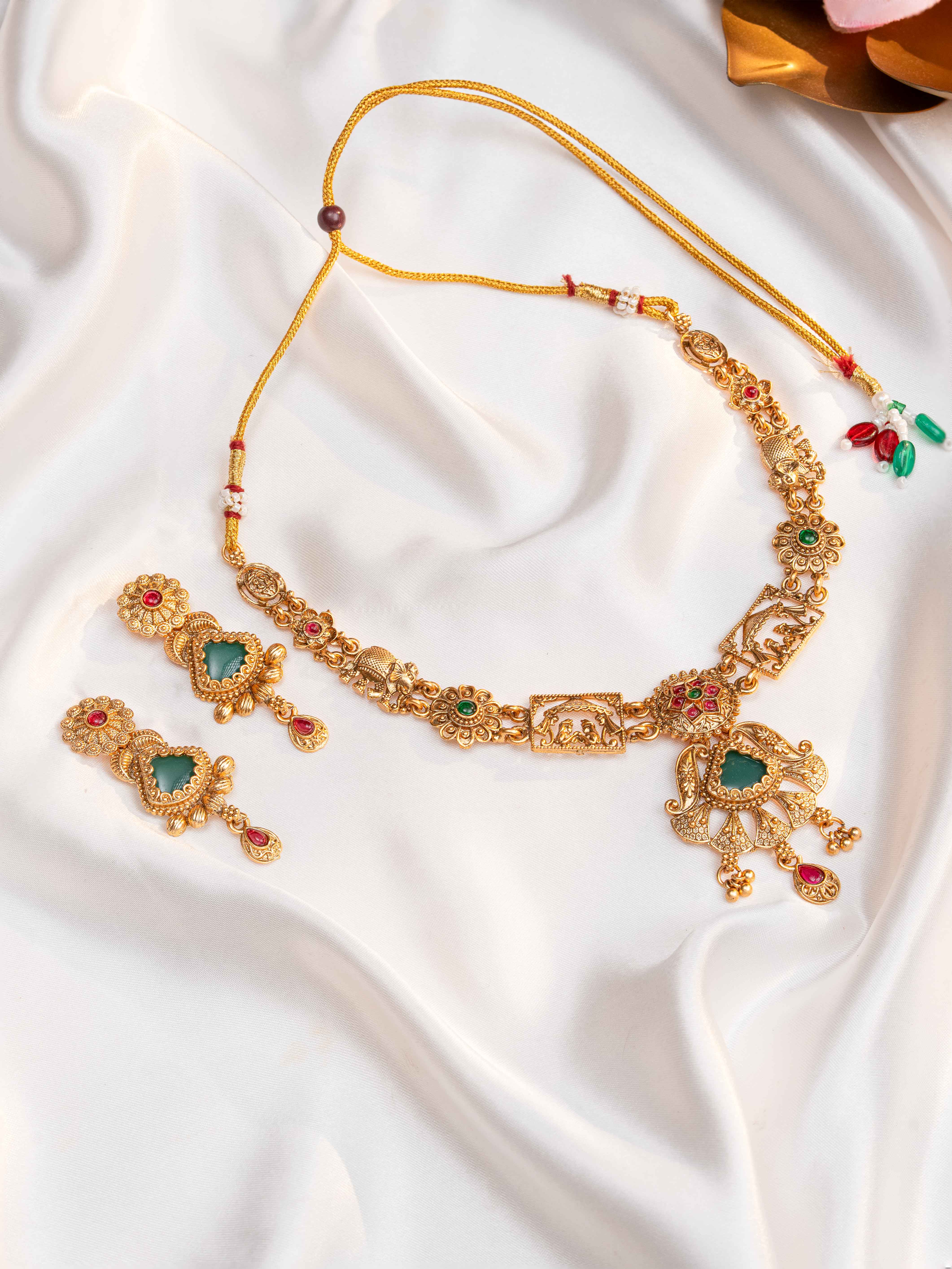 Ridhanya Necklace Set