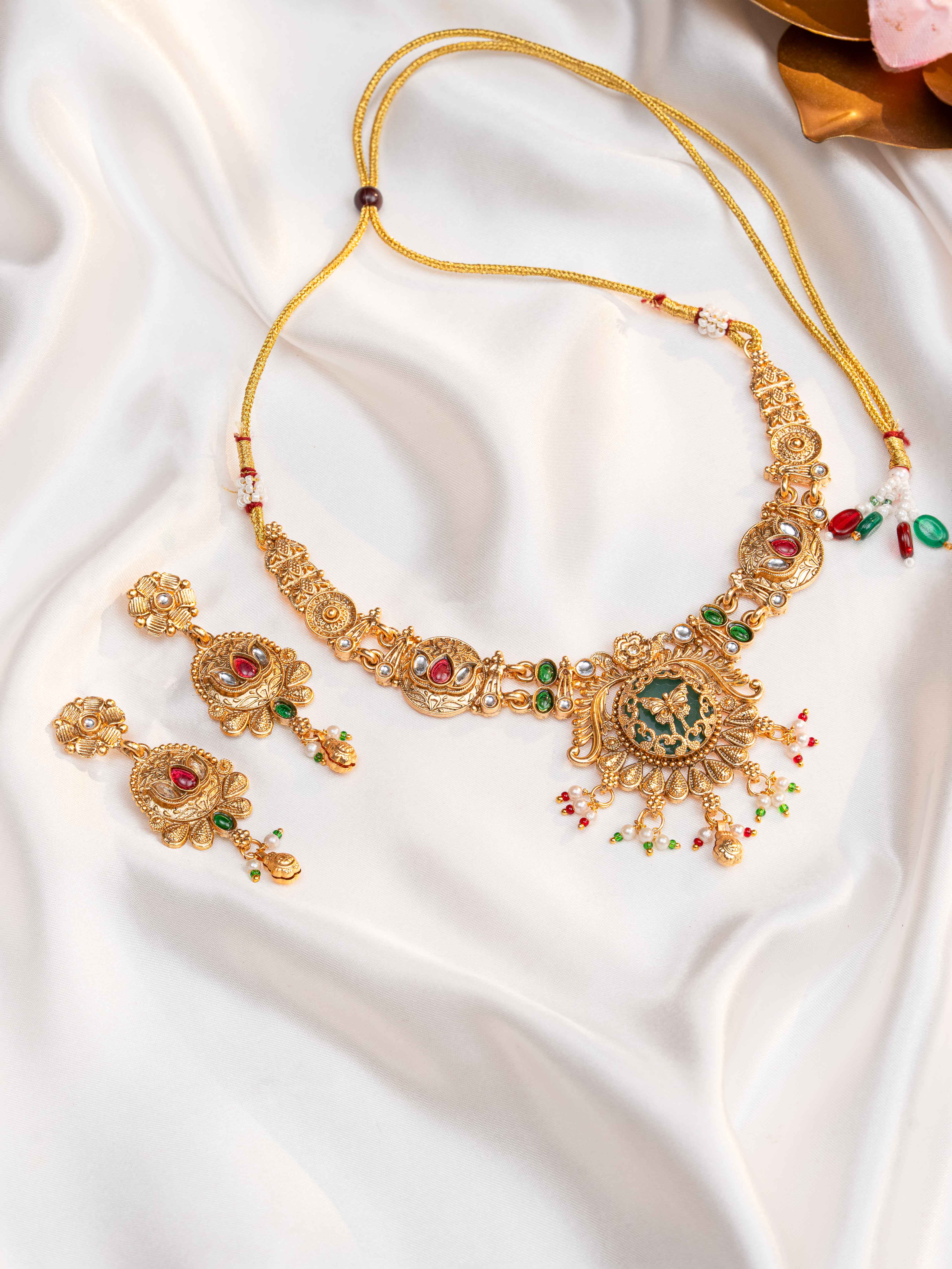 Mrinala Necklace Set