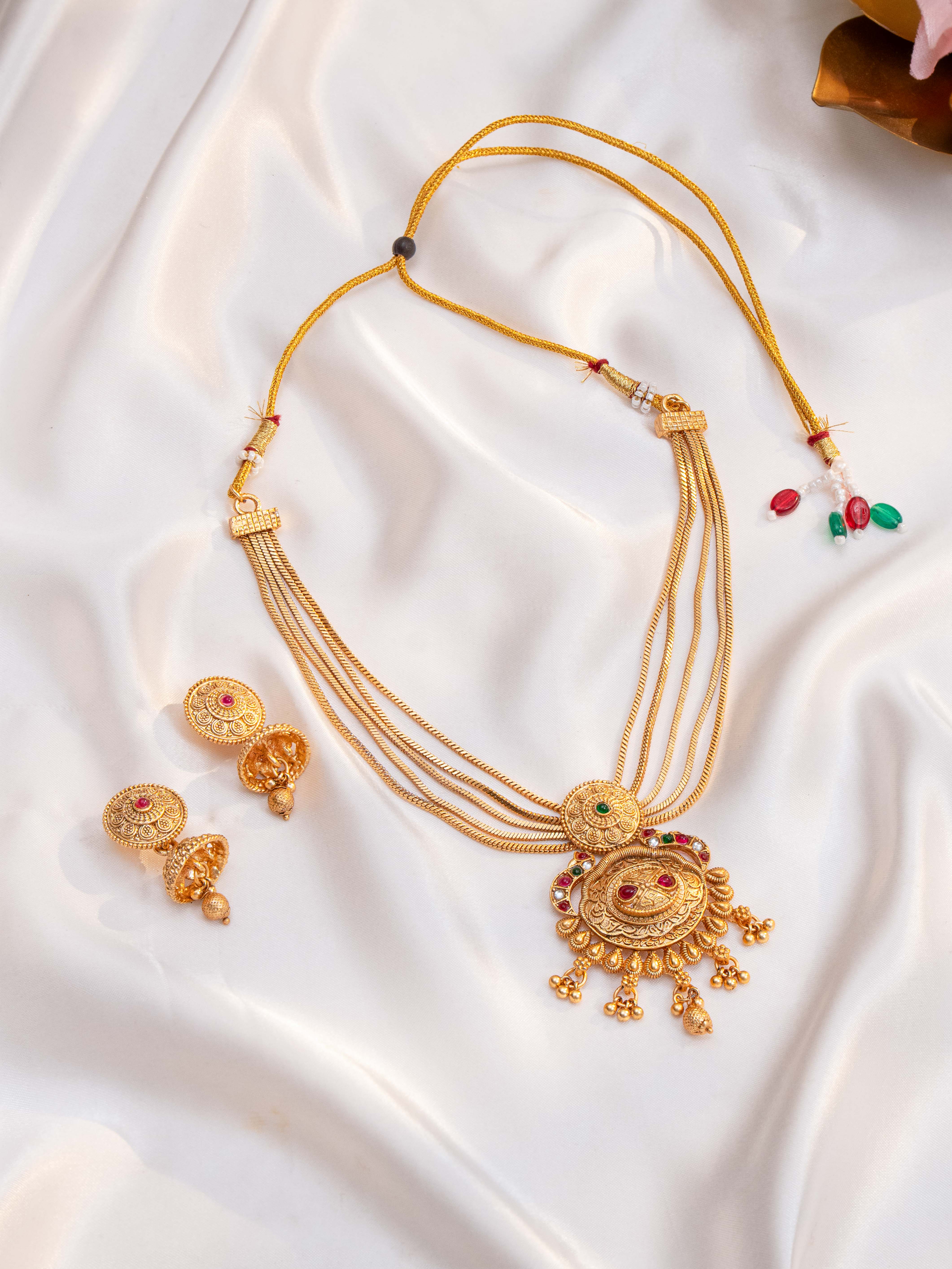 Vayara Necklace Set