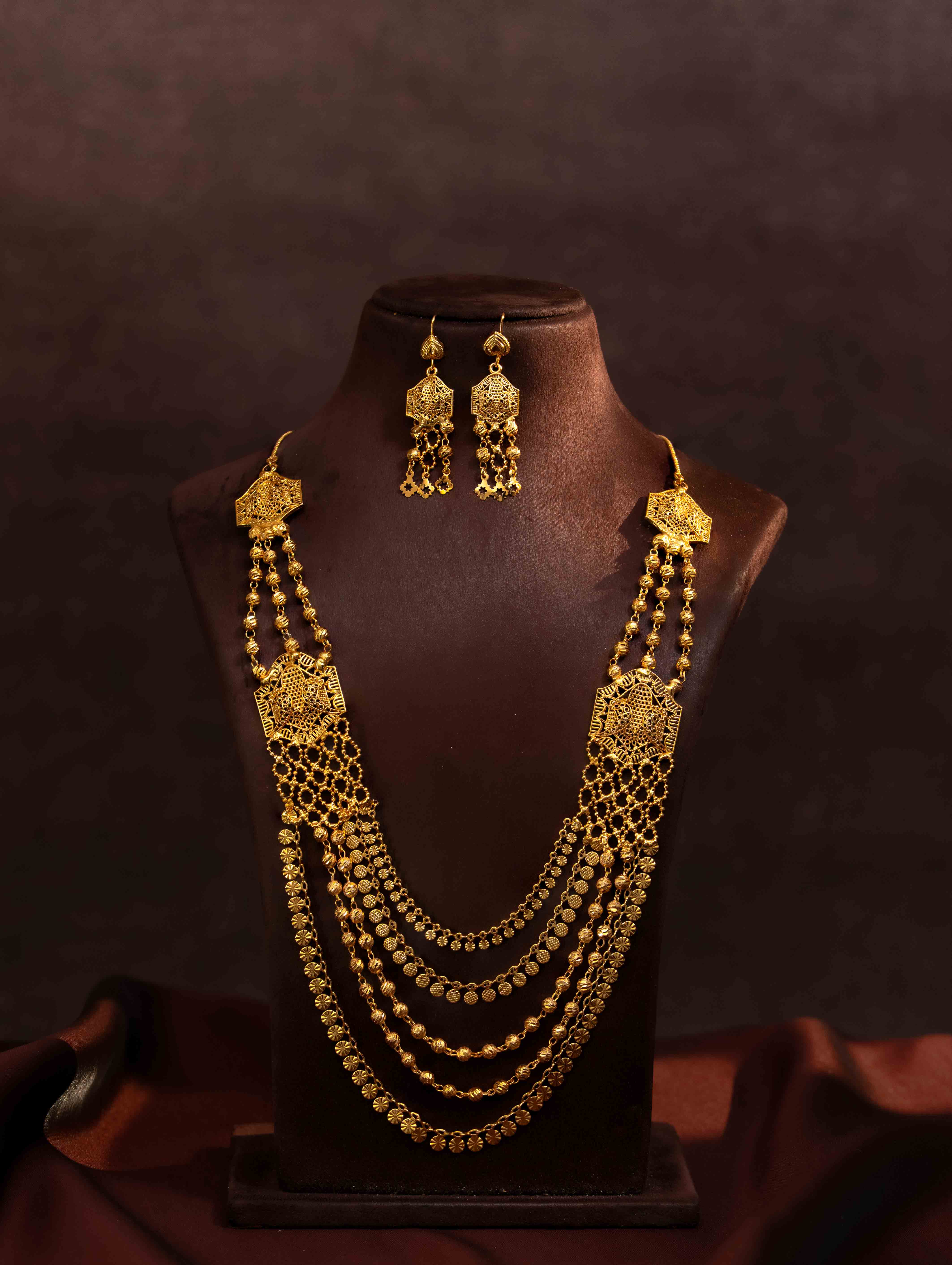 Vasudha gold necklace set