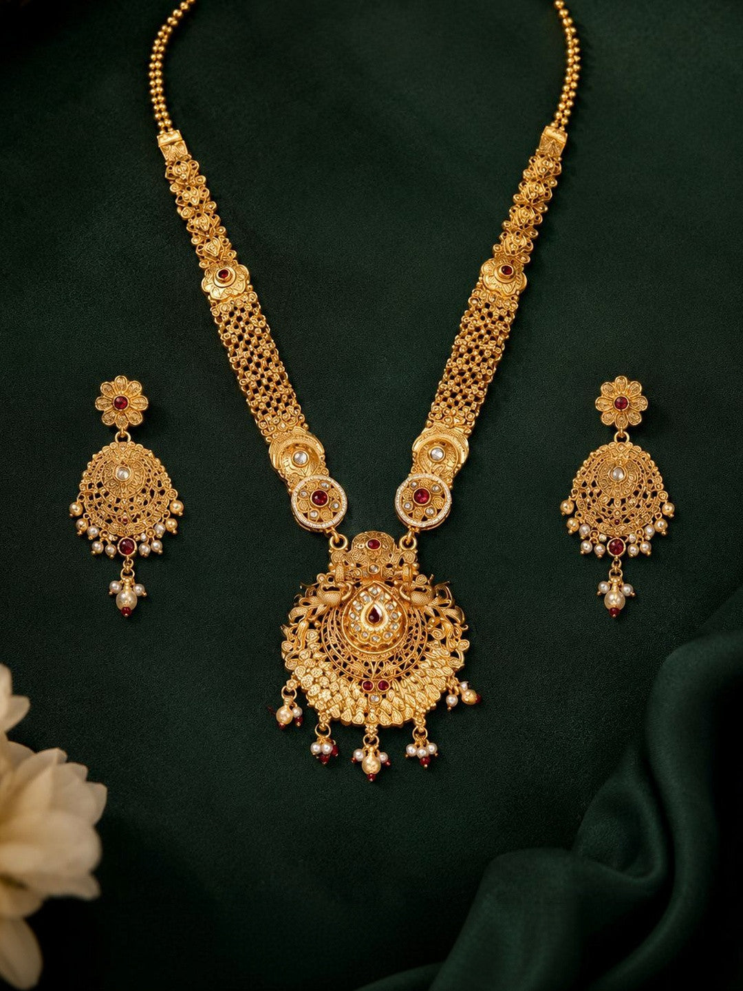 Pranika Necklace Set