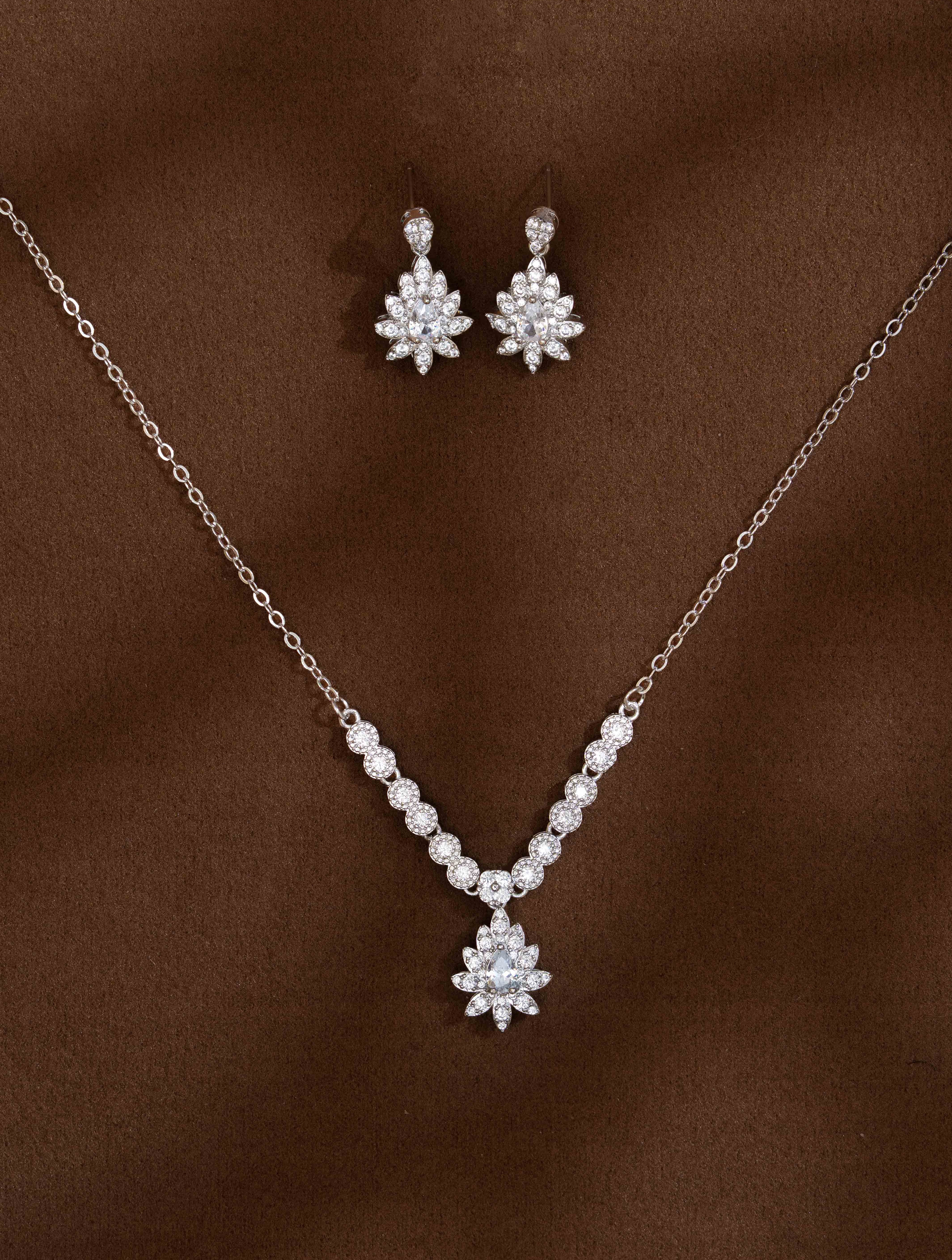 Kyra Silver Necklace Set