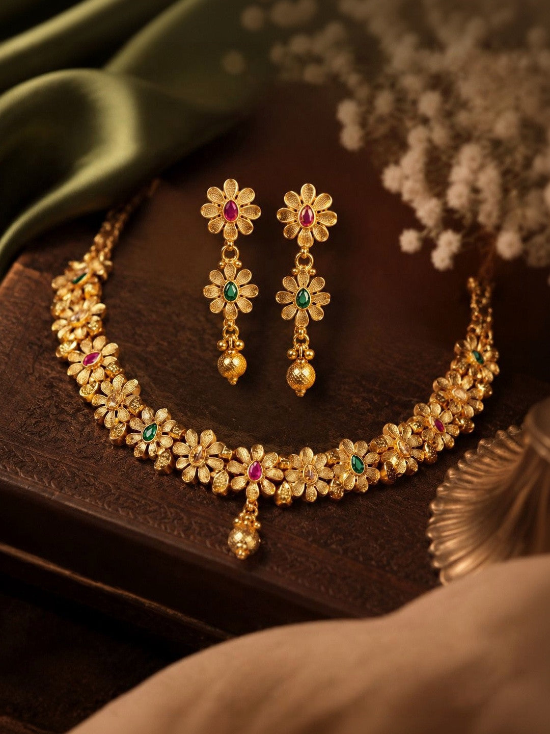 Ratnavali Necklace Set
