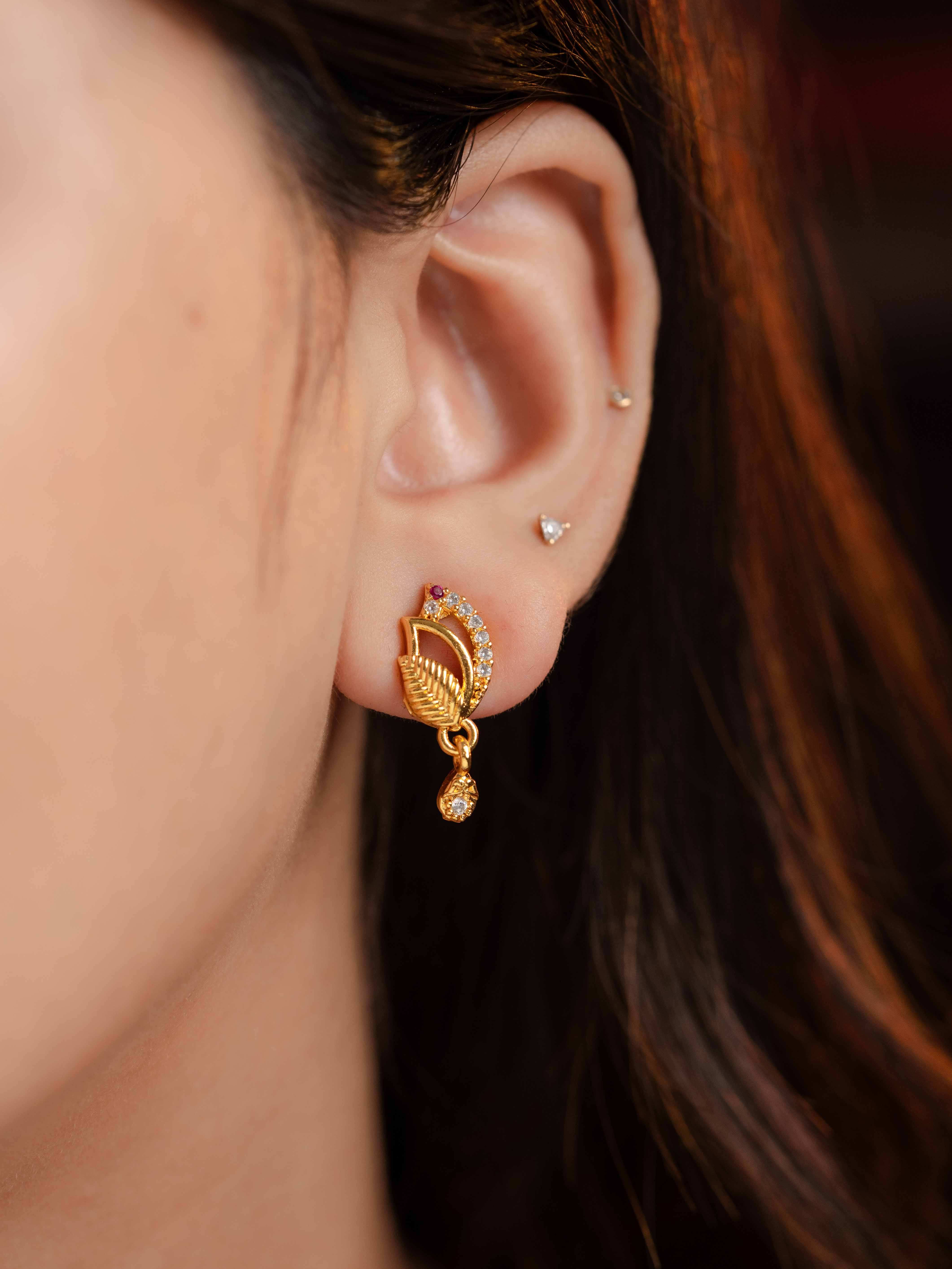 Yuvika Studs