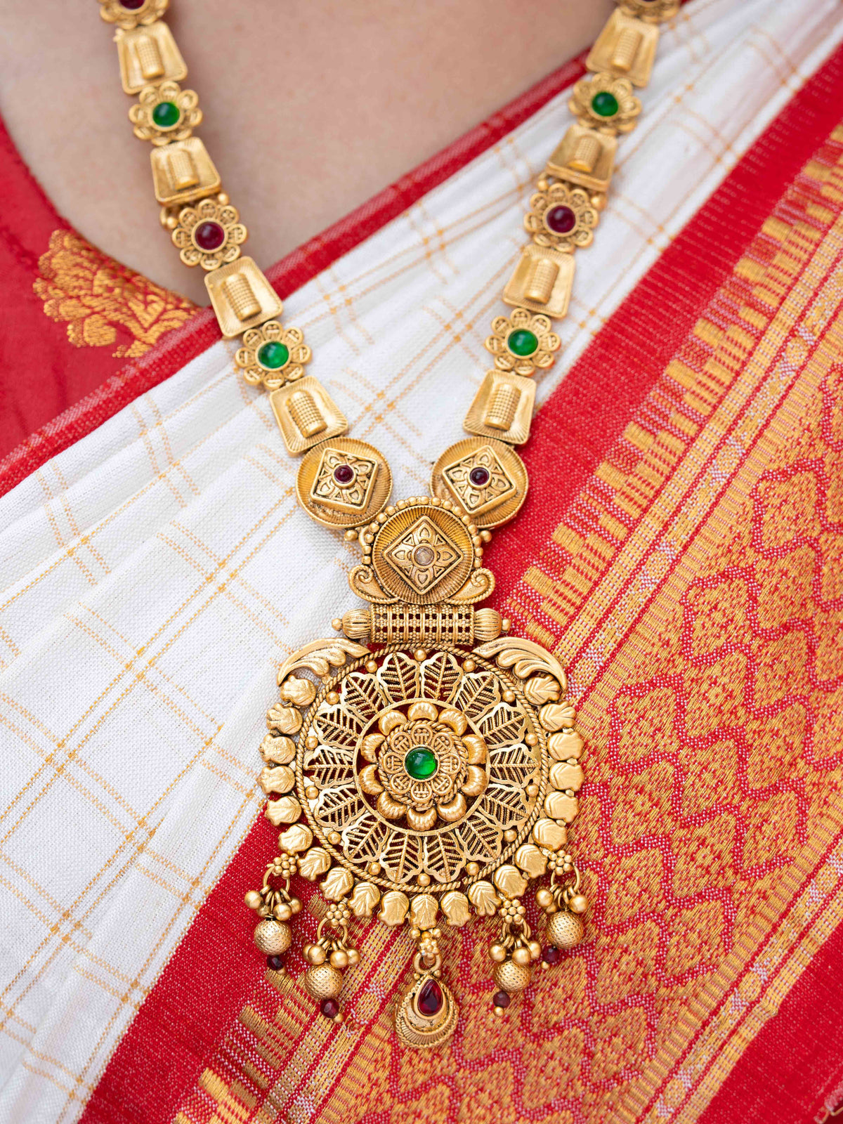 Padmavarna Gold look necklace set