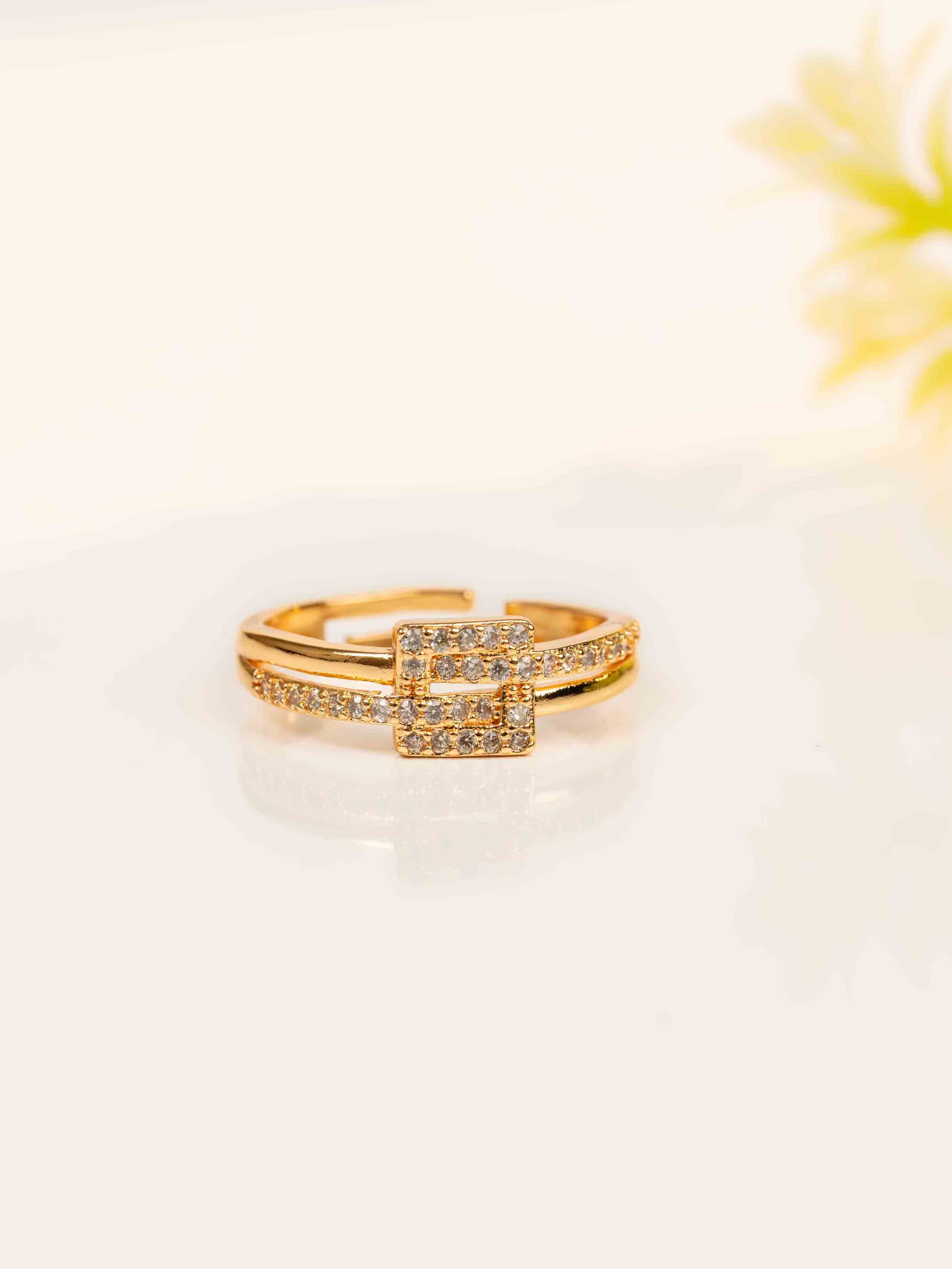 Viora Adjustable Ring