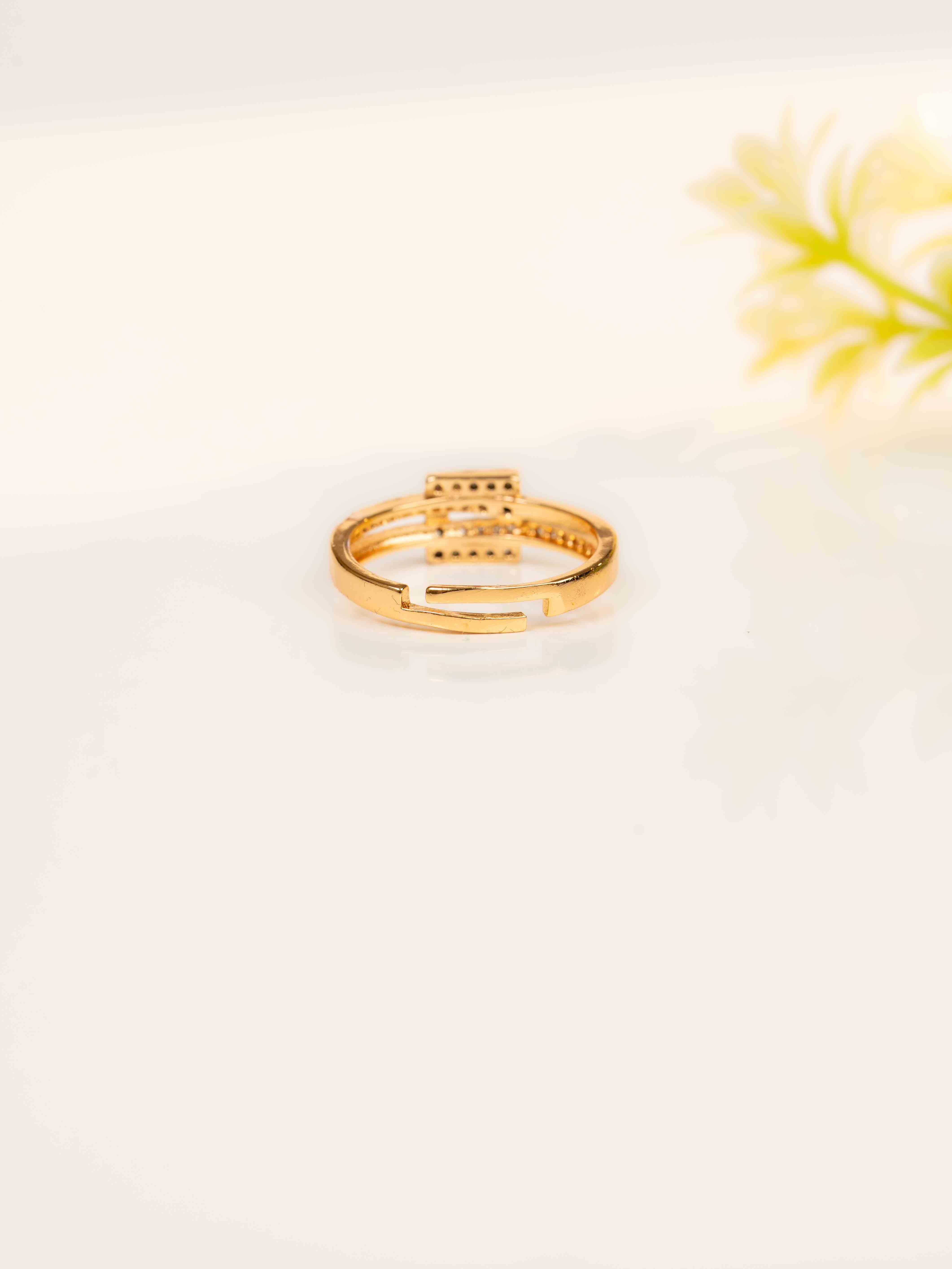 Viora Adjustable Ring