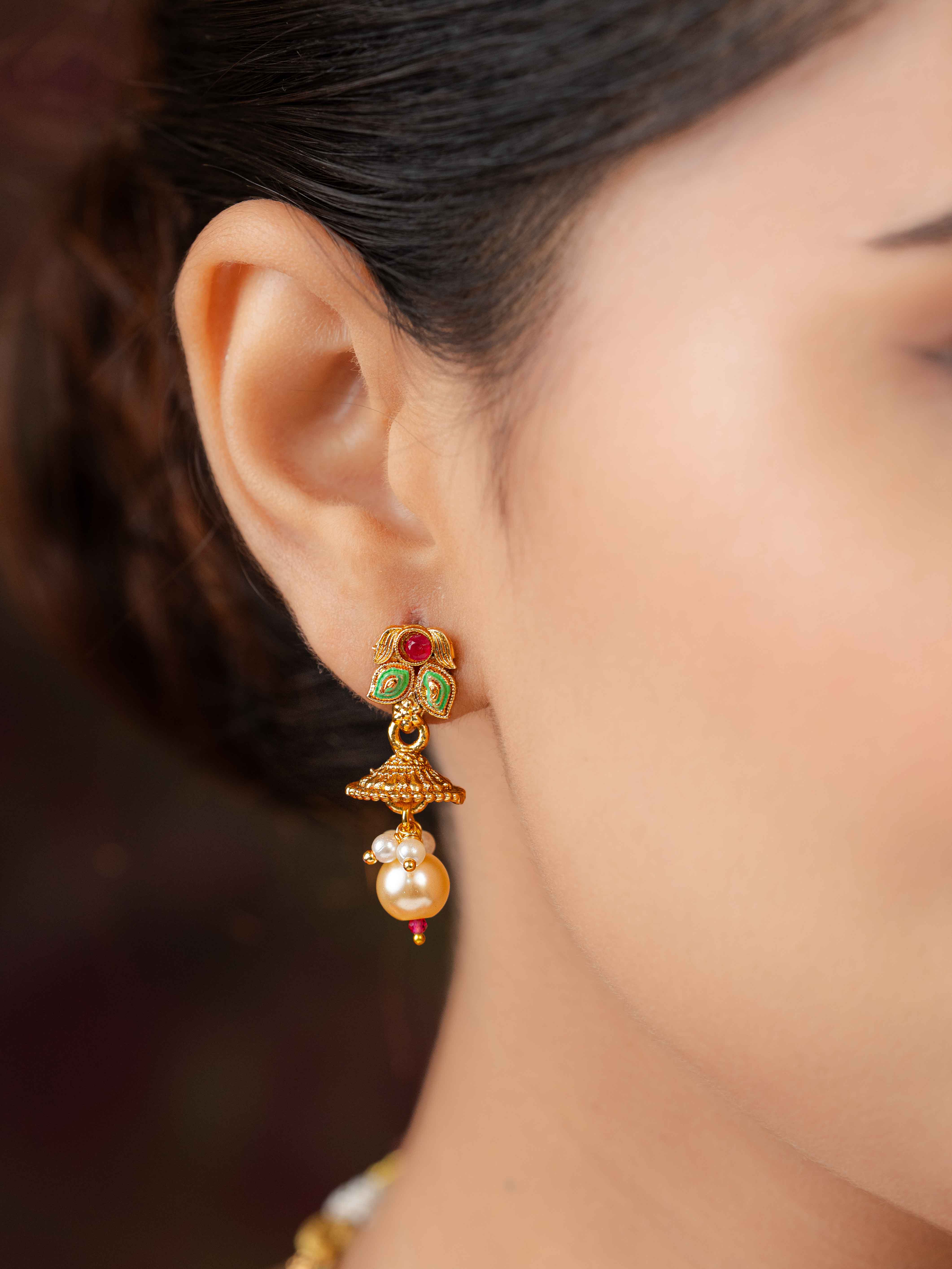 Saanvi Necklace Set