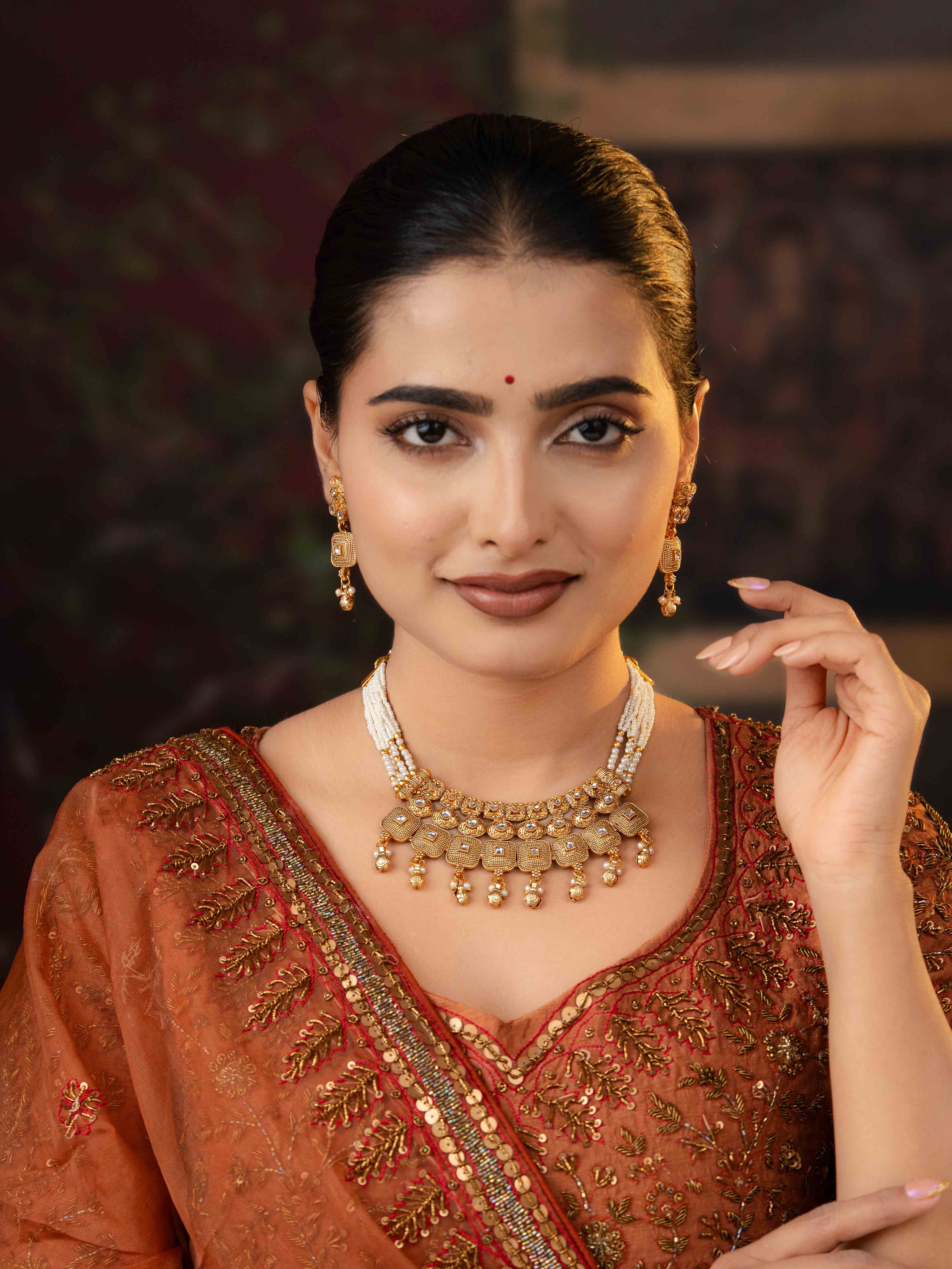 Taarini Glow Necklace Set