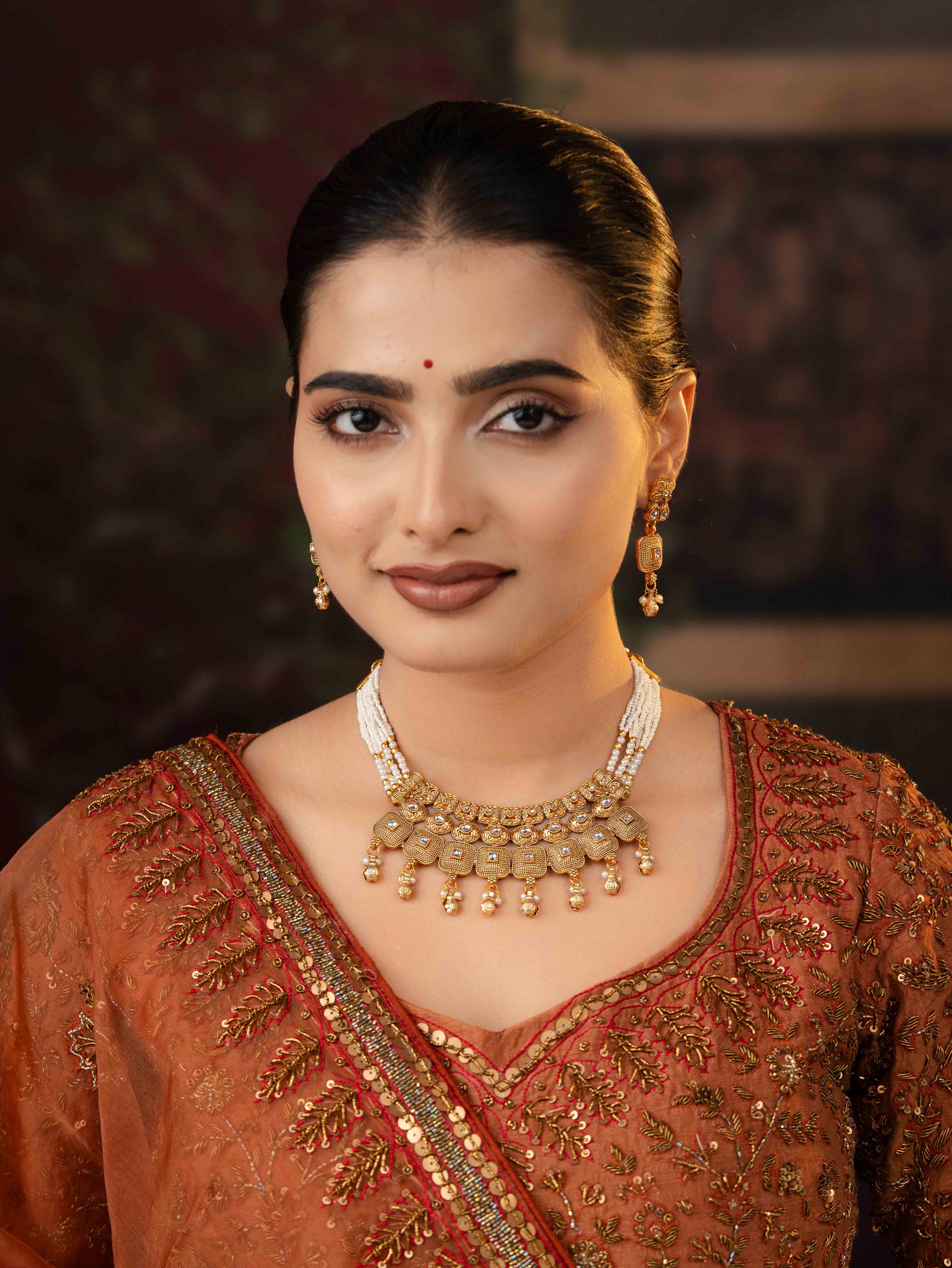 Taarini Glow Necklace Set