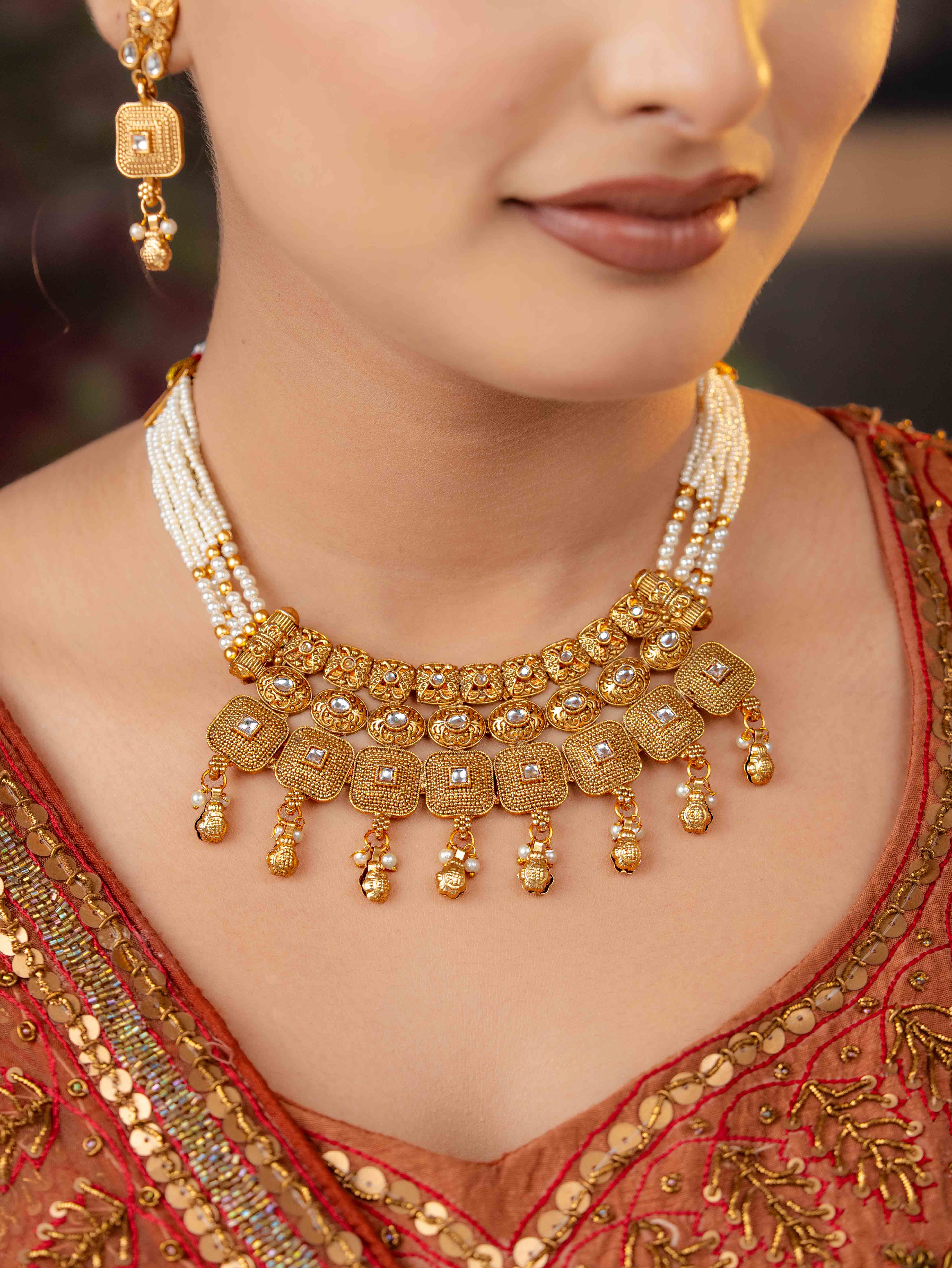 Taarini Glow Necklace Set