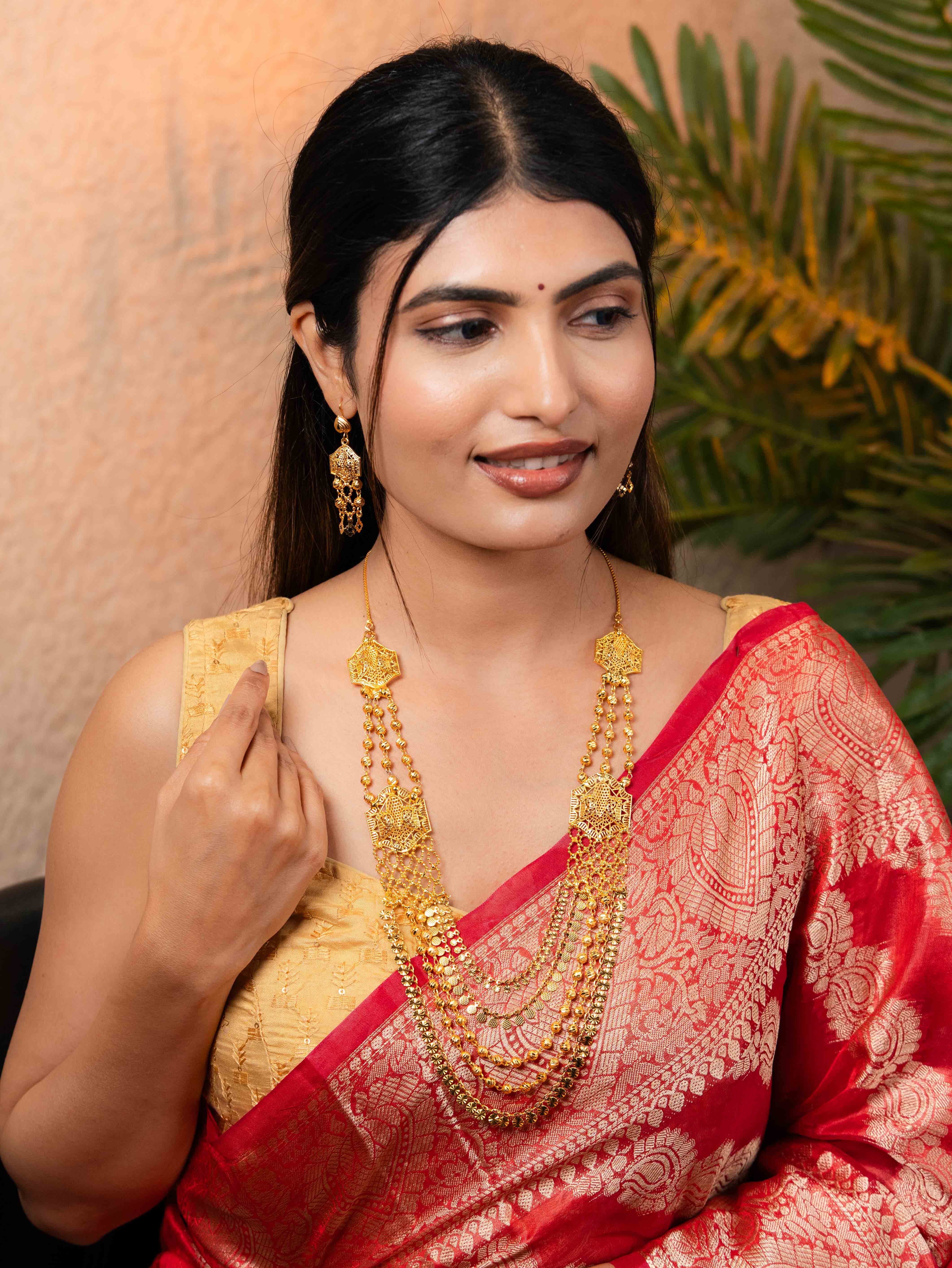 Vasudha gold necklace set