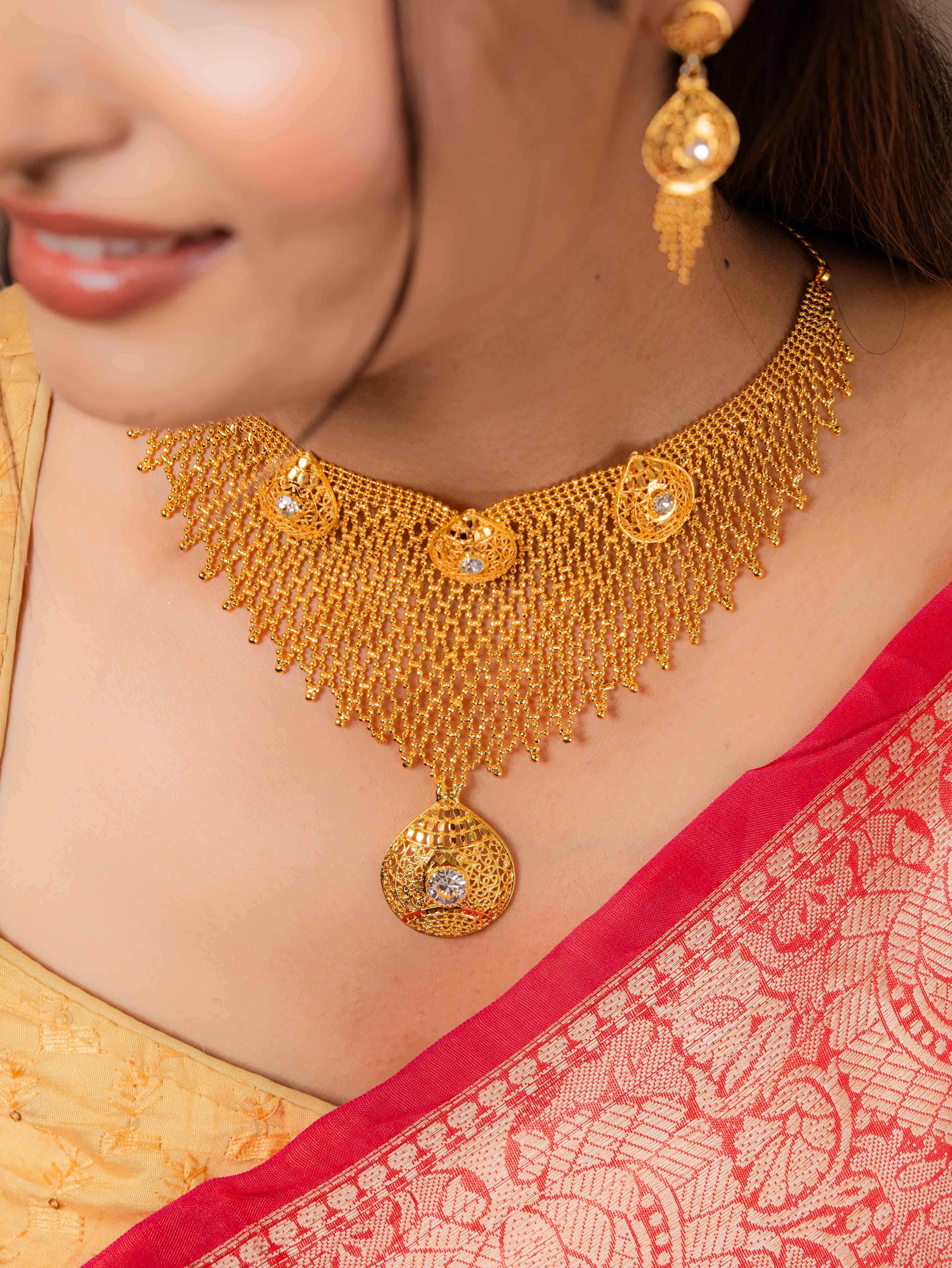 Yuvanshi gold necklace set
