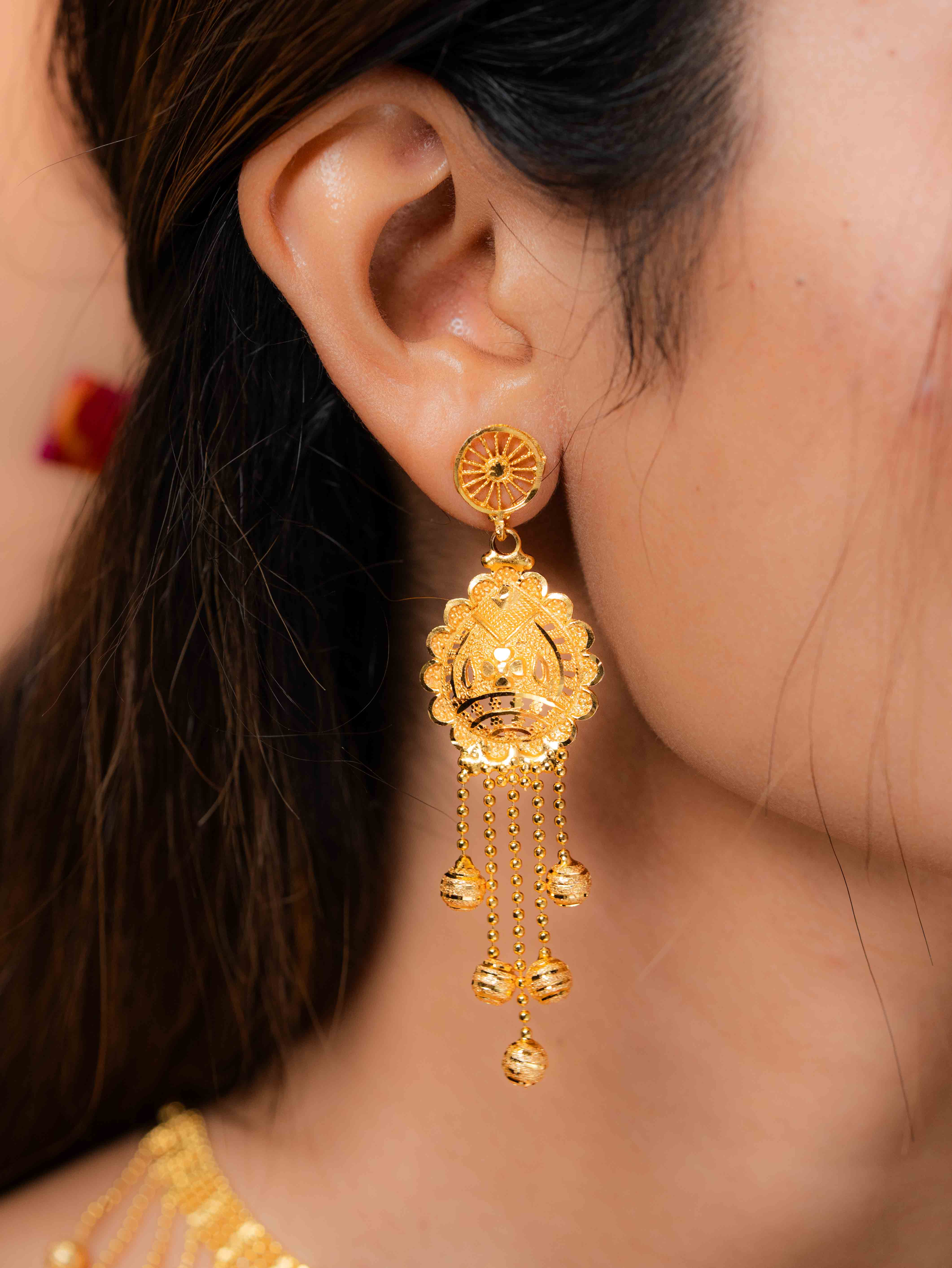 Varnika gold necklace set