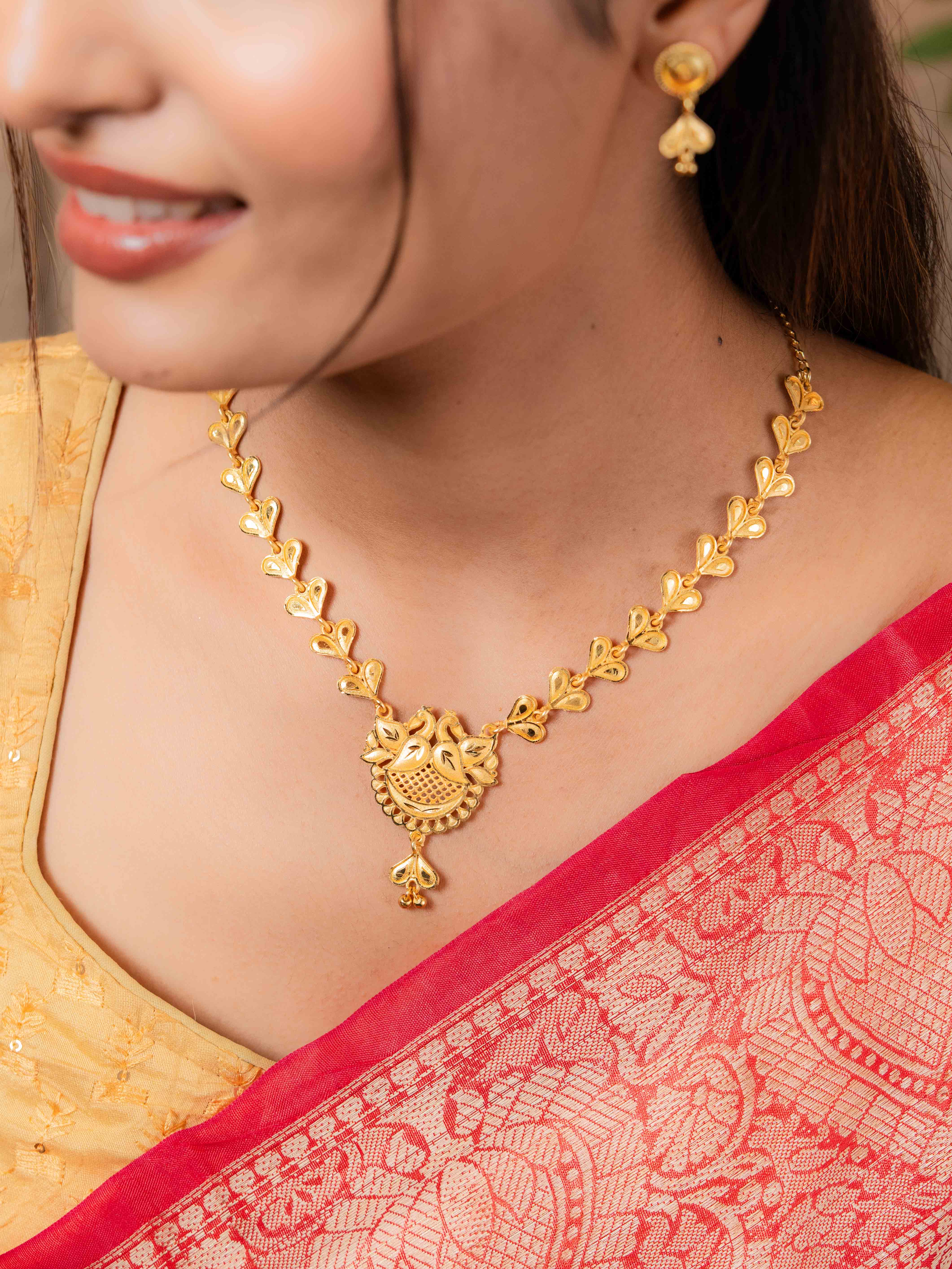 Morika Gold necklace set
