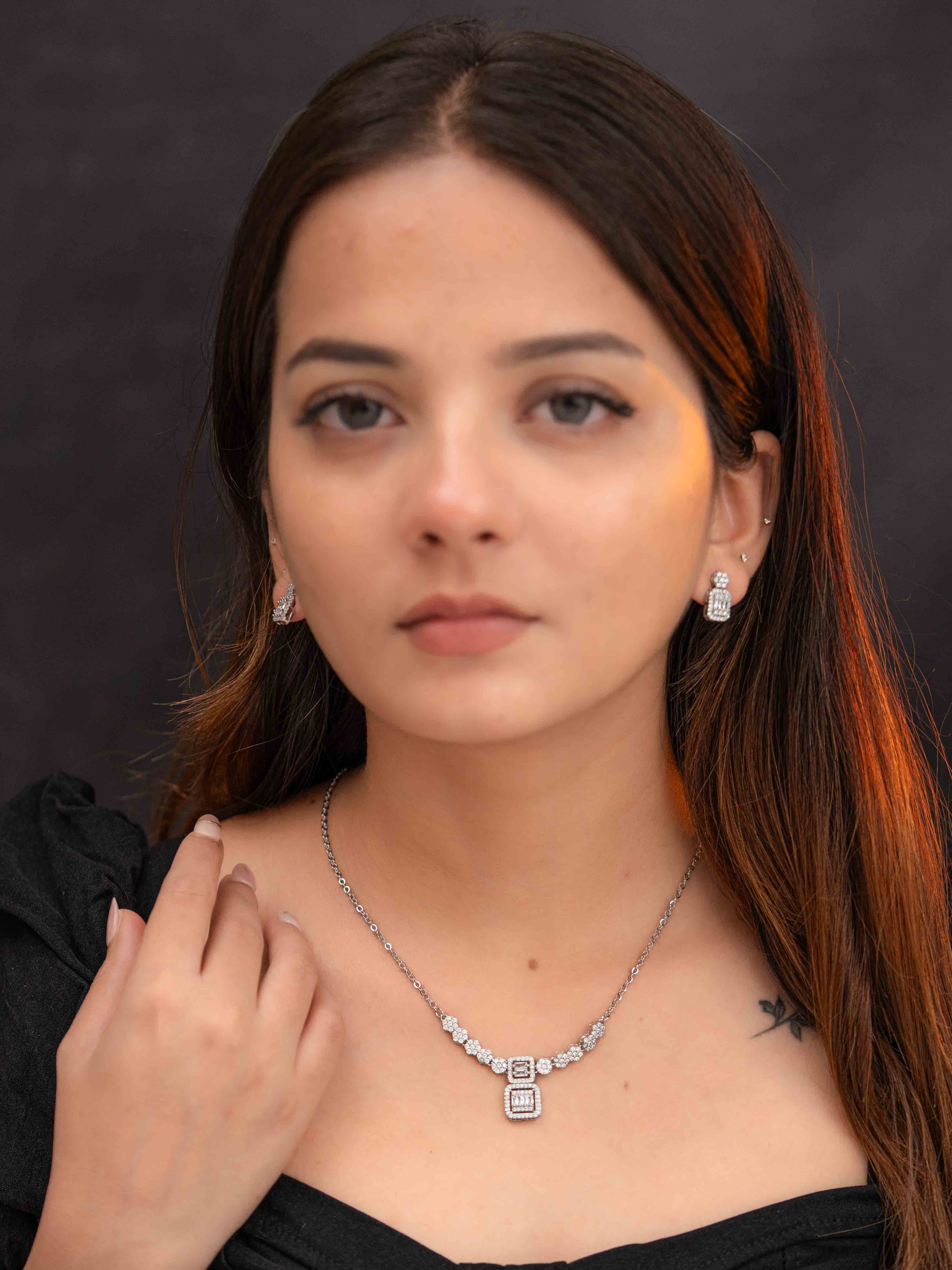 Reya Silver Necklace Set