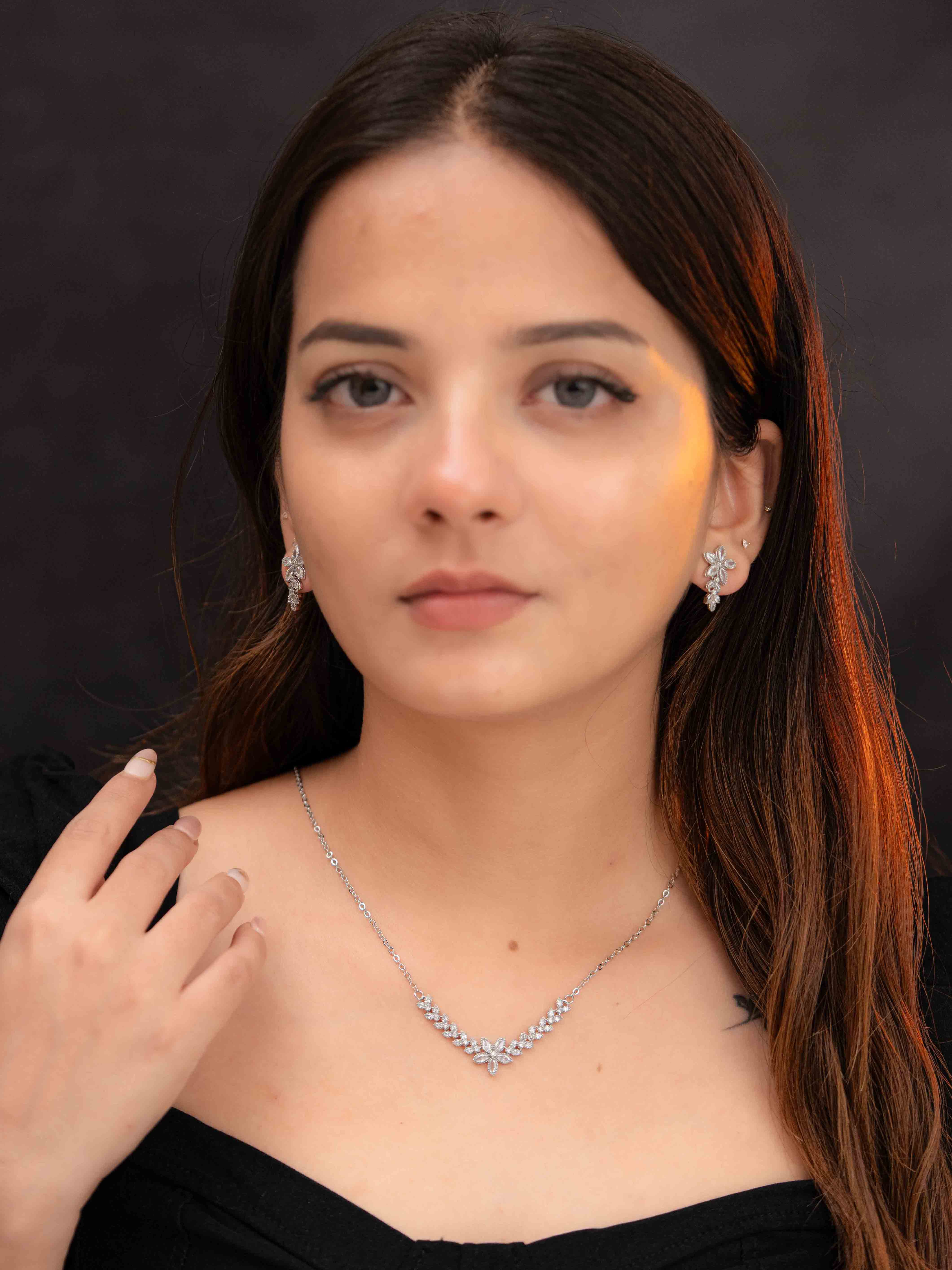 Dazzle Silver Necklace Set