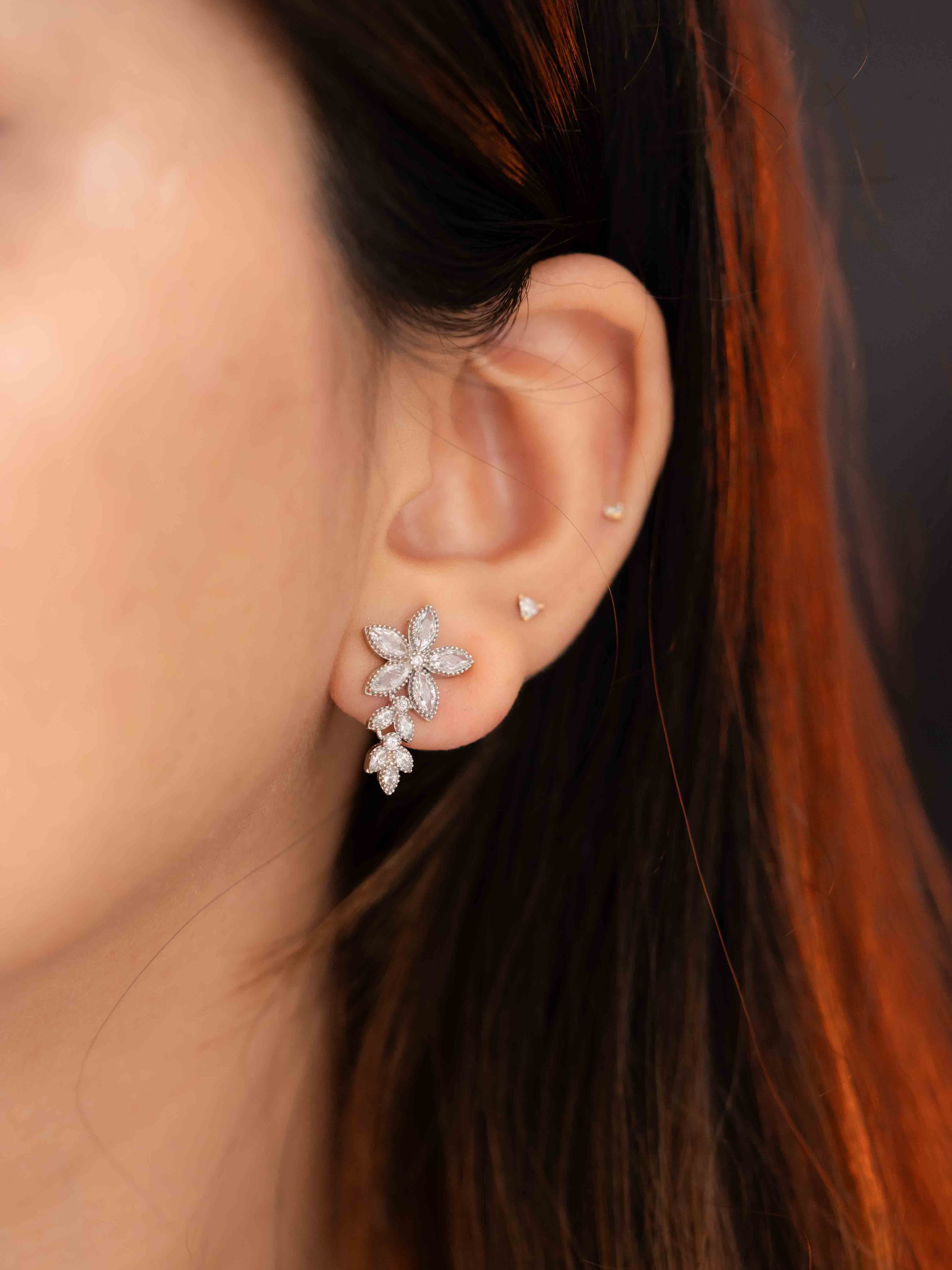 Dazzle Silver Necklace Set