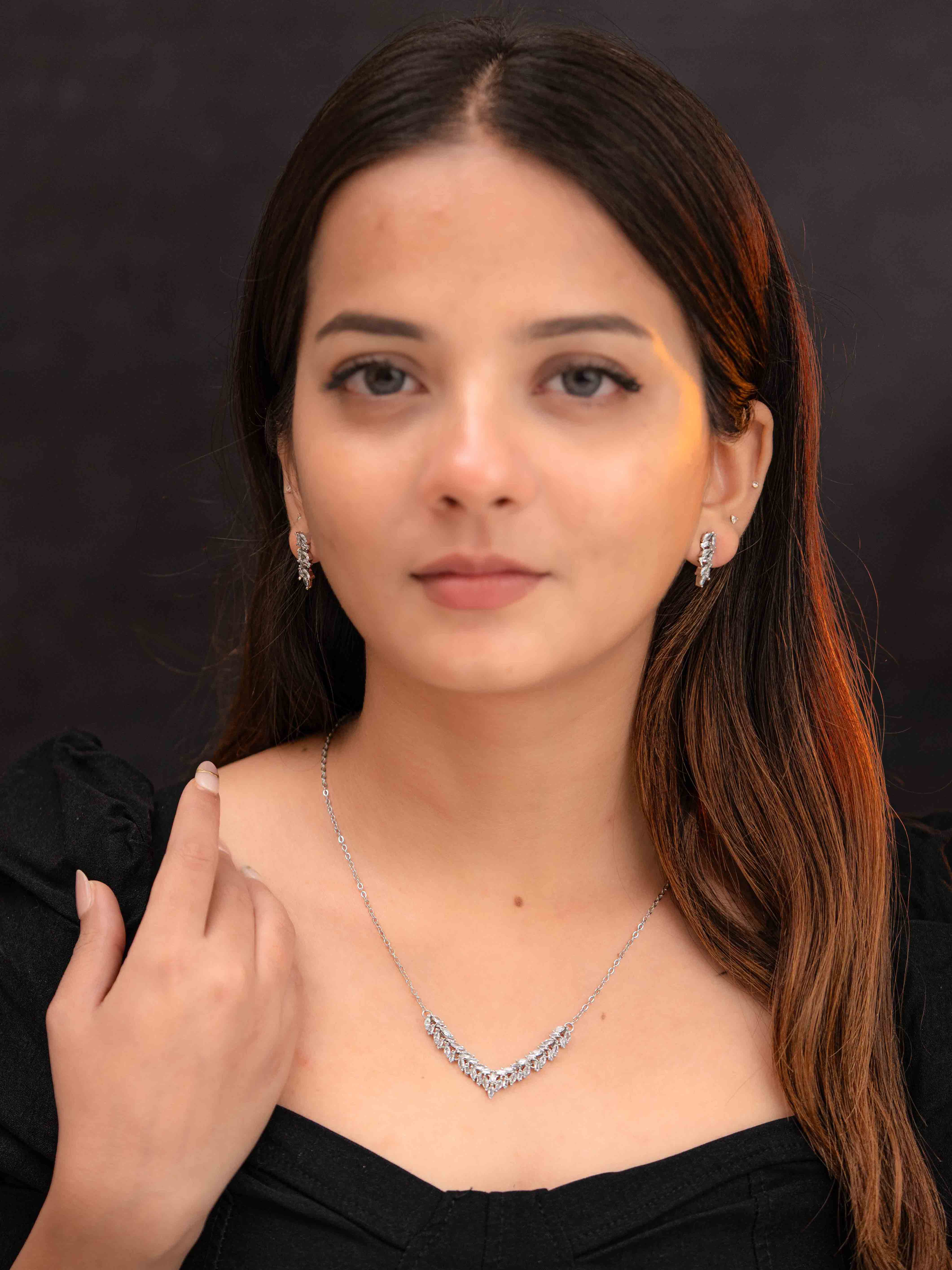 Tiyana Silver Necklace Set
