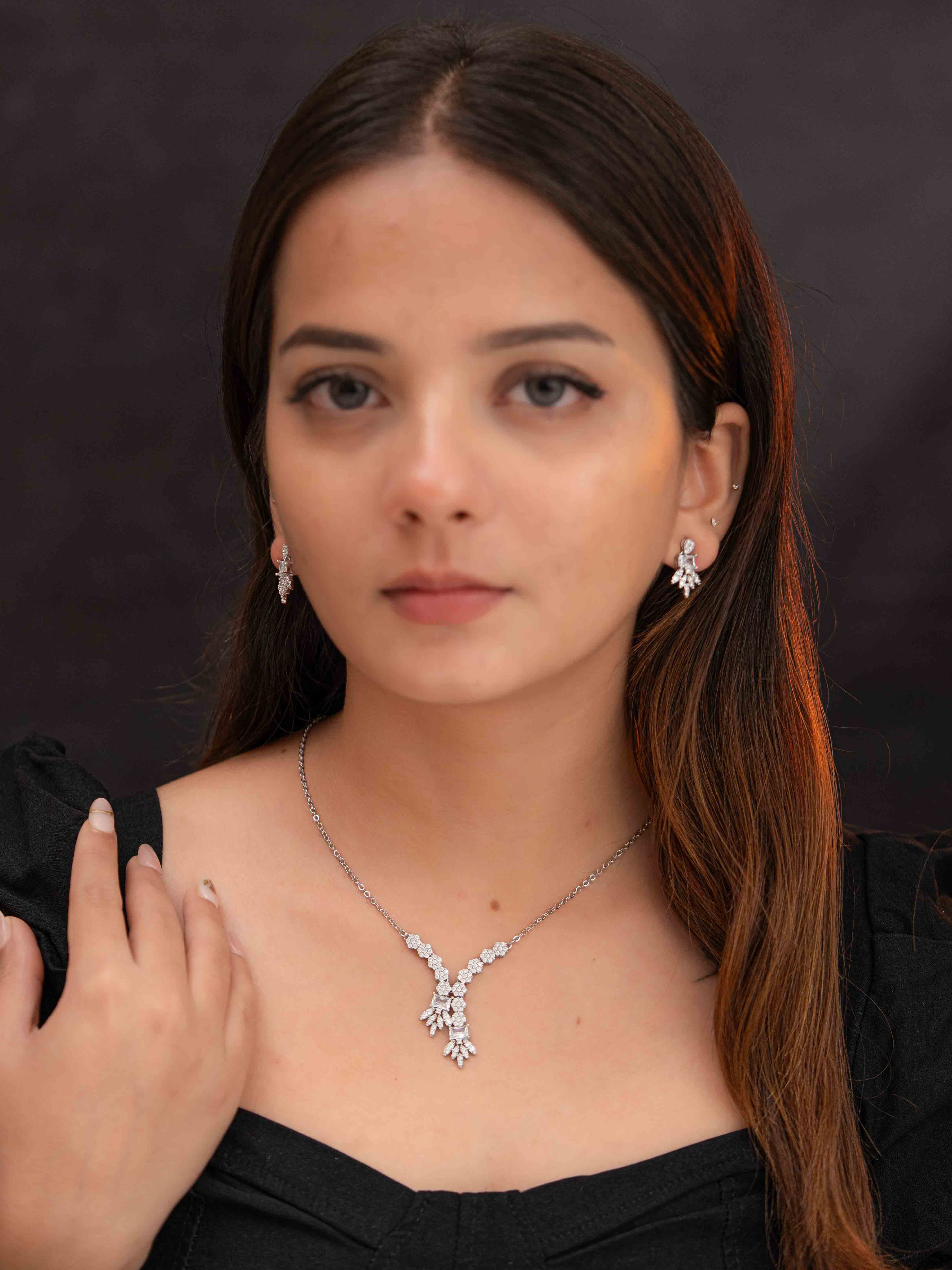 Savi Silver Necklace Set