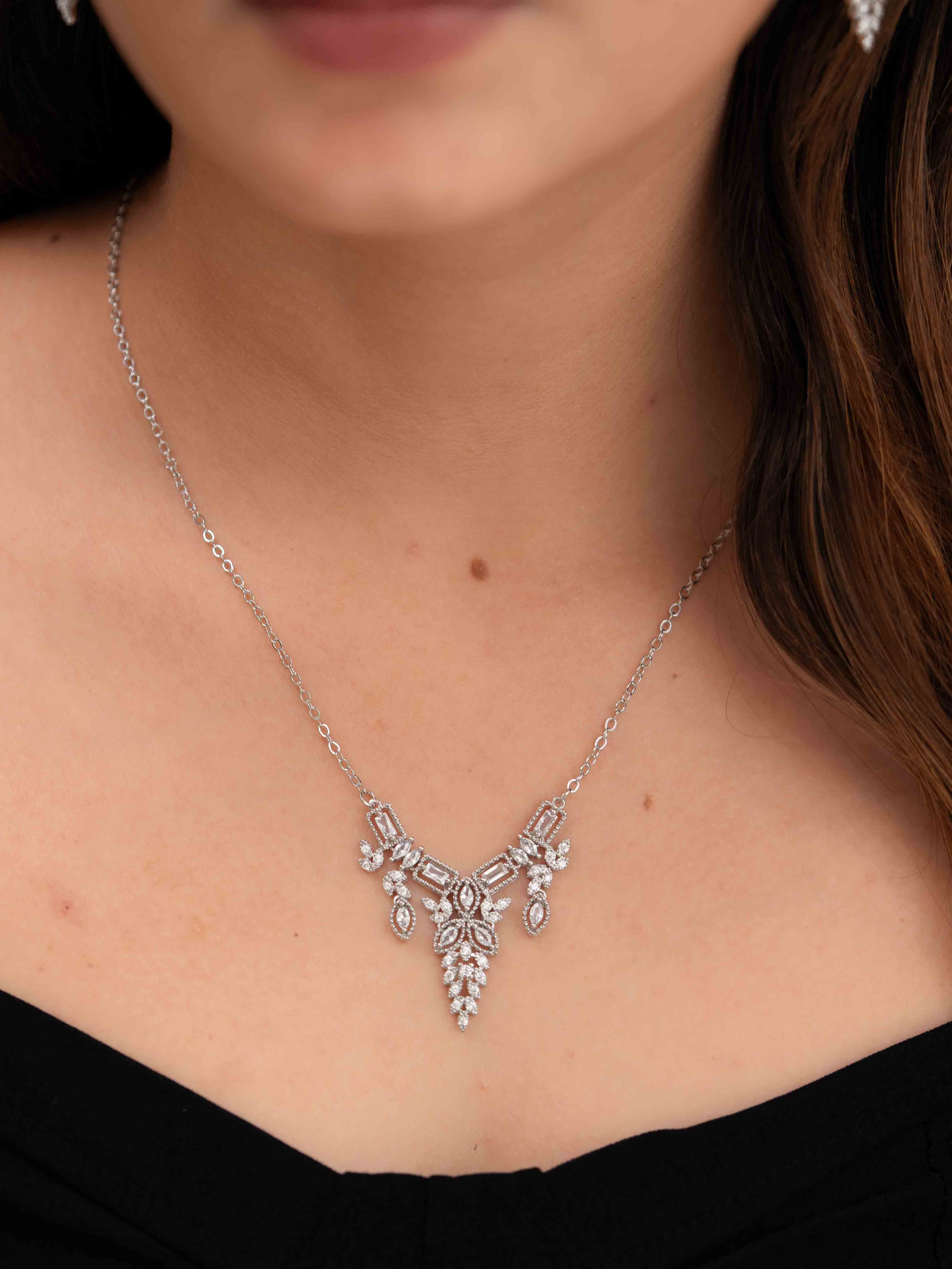 Nia Silver Necklace Set