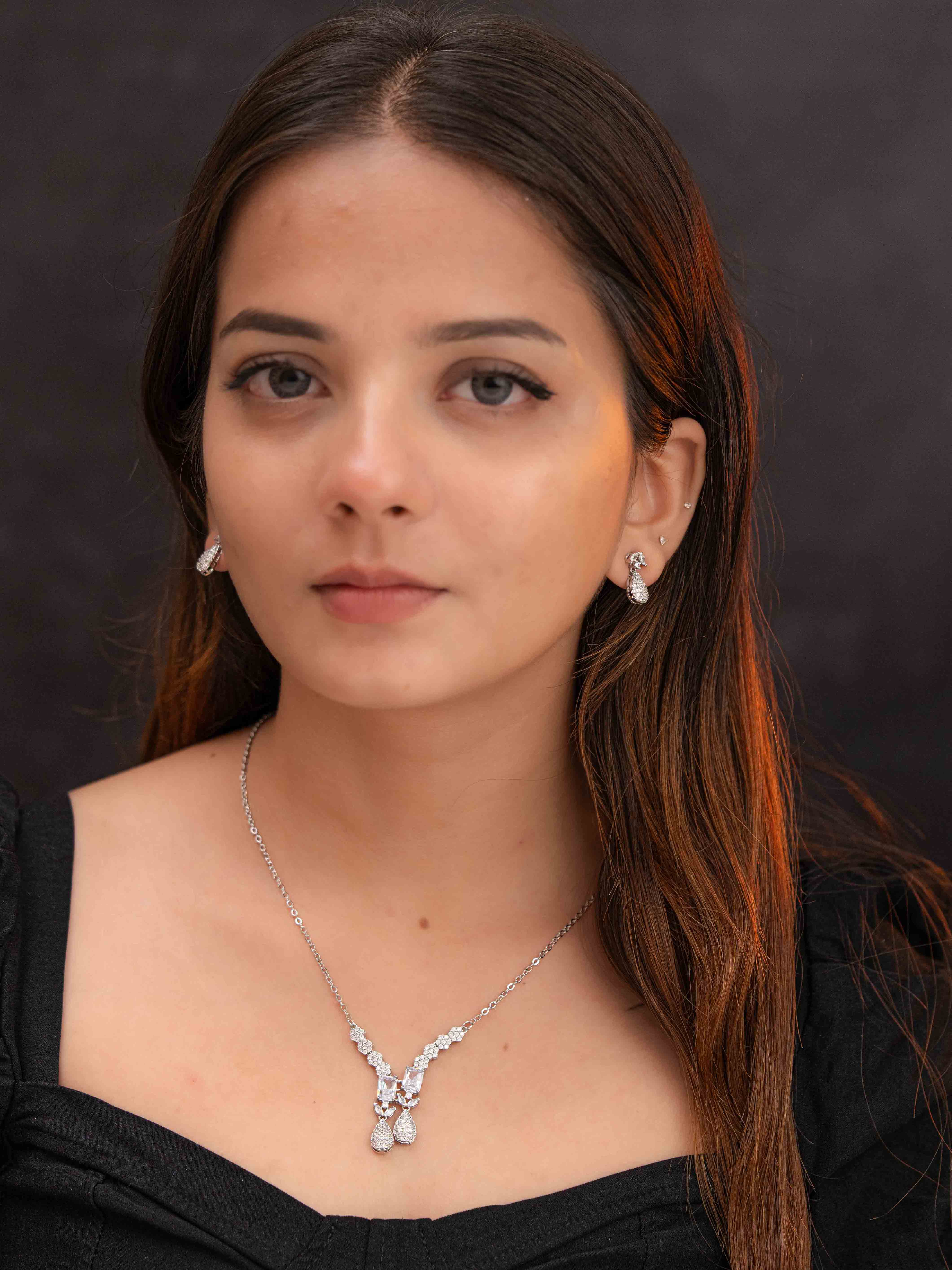 Nyra Silver Necklace Set