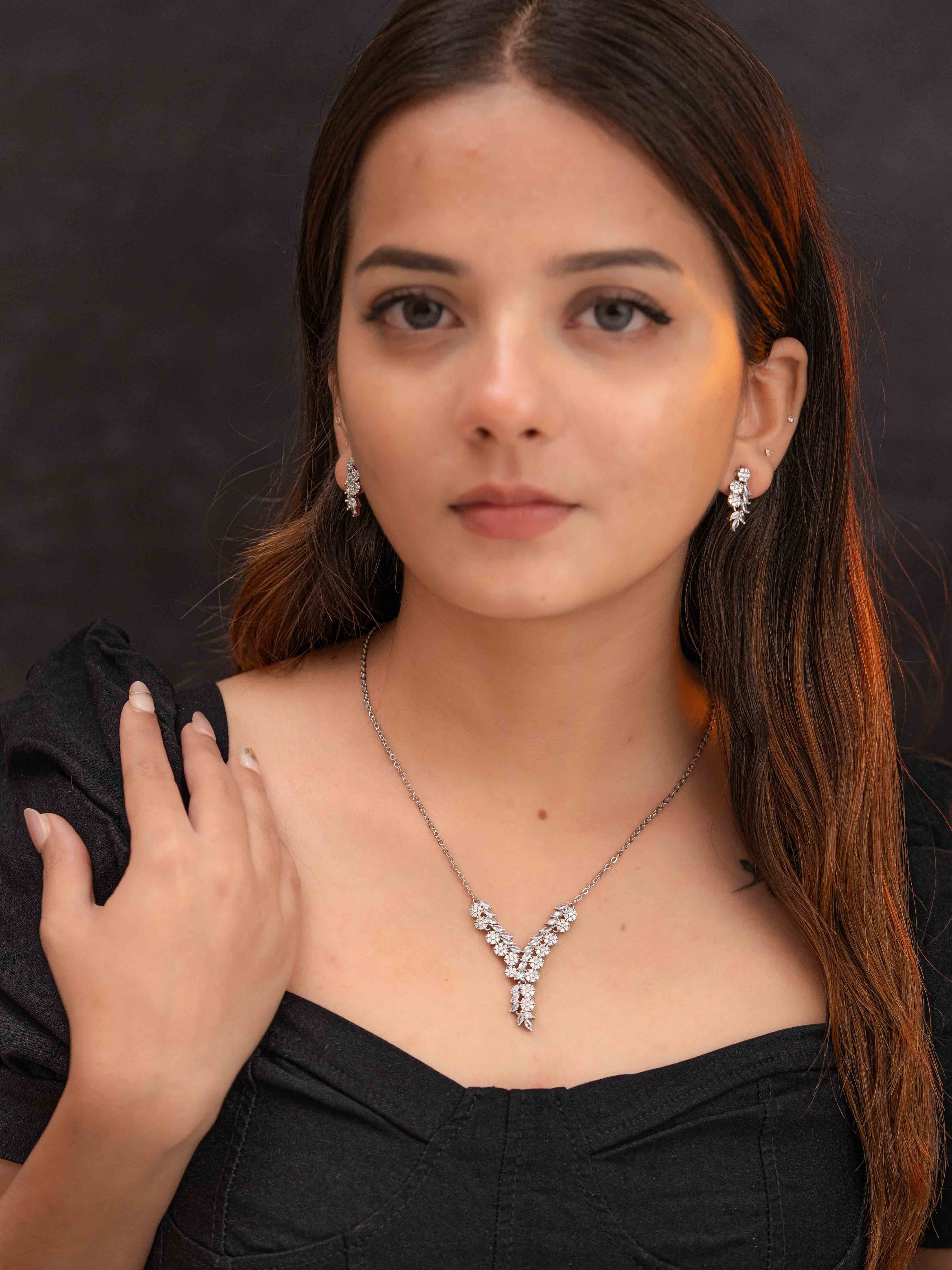 Pruvi Silver Necklace Set