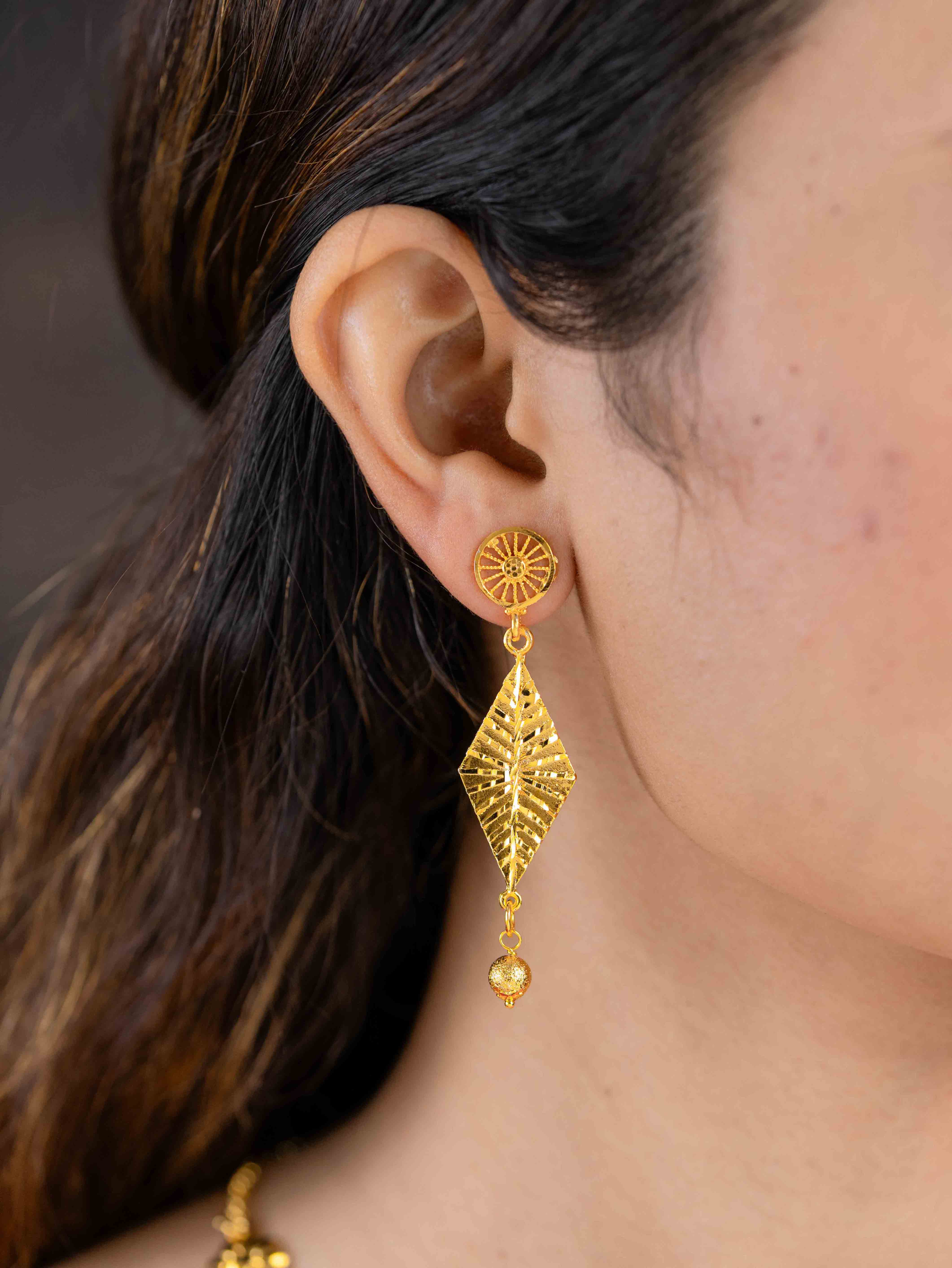 Aishwarya gold necklace set