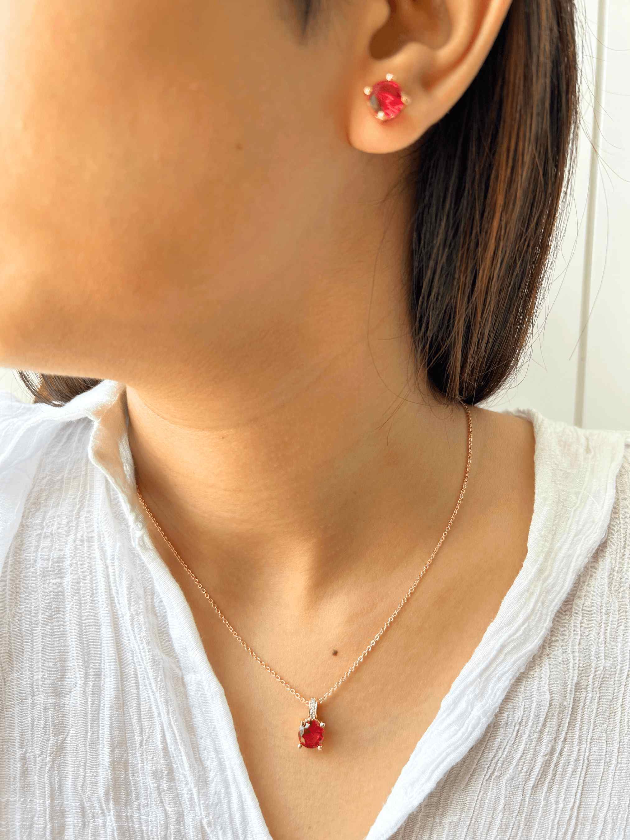 Minimalistic Stone Pendant Set