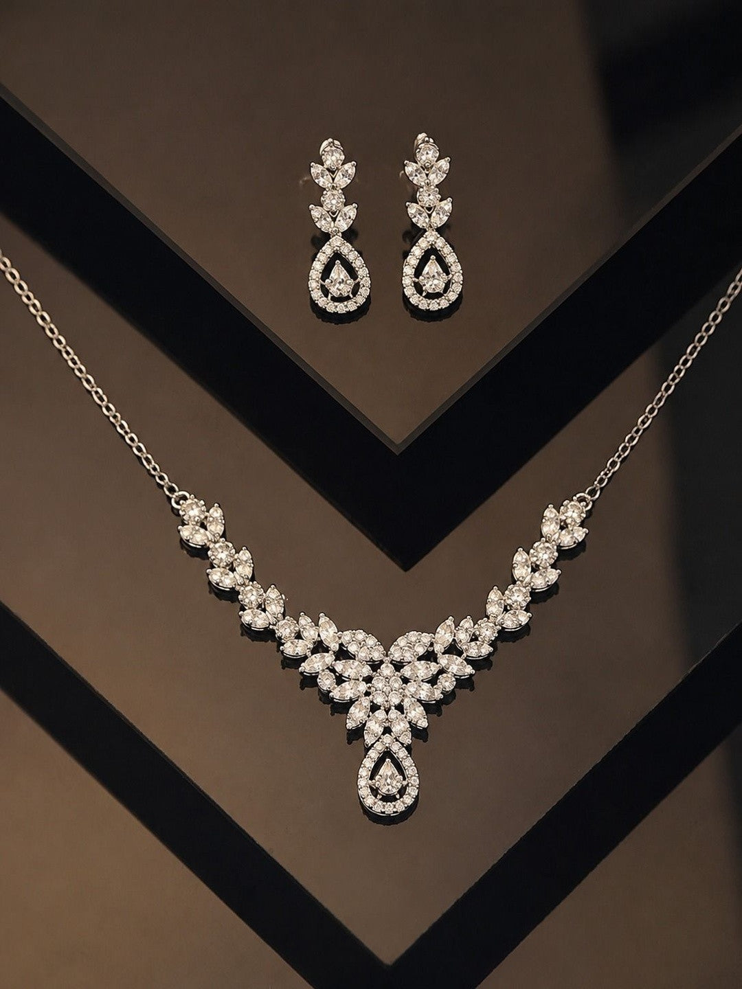 Ishita Silver Necklace Set