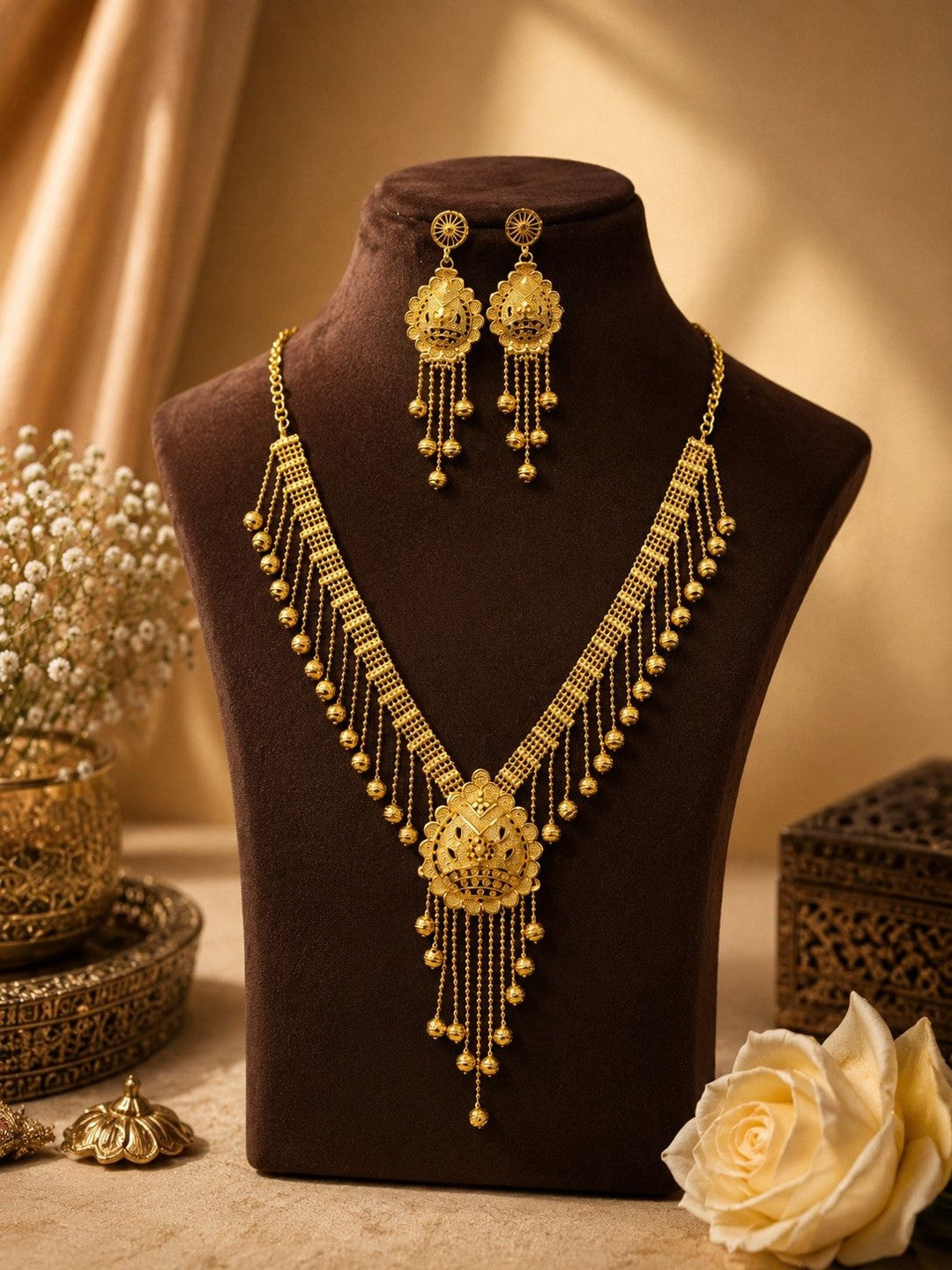 Varnika gold necklace set