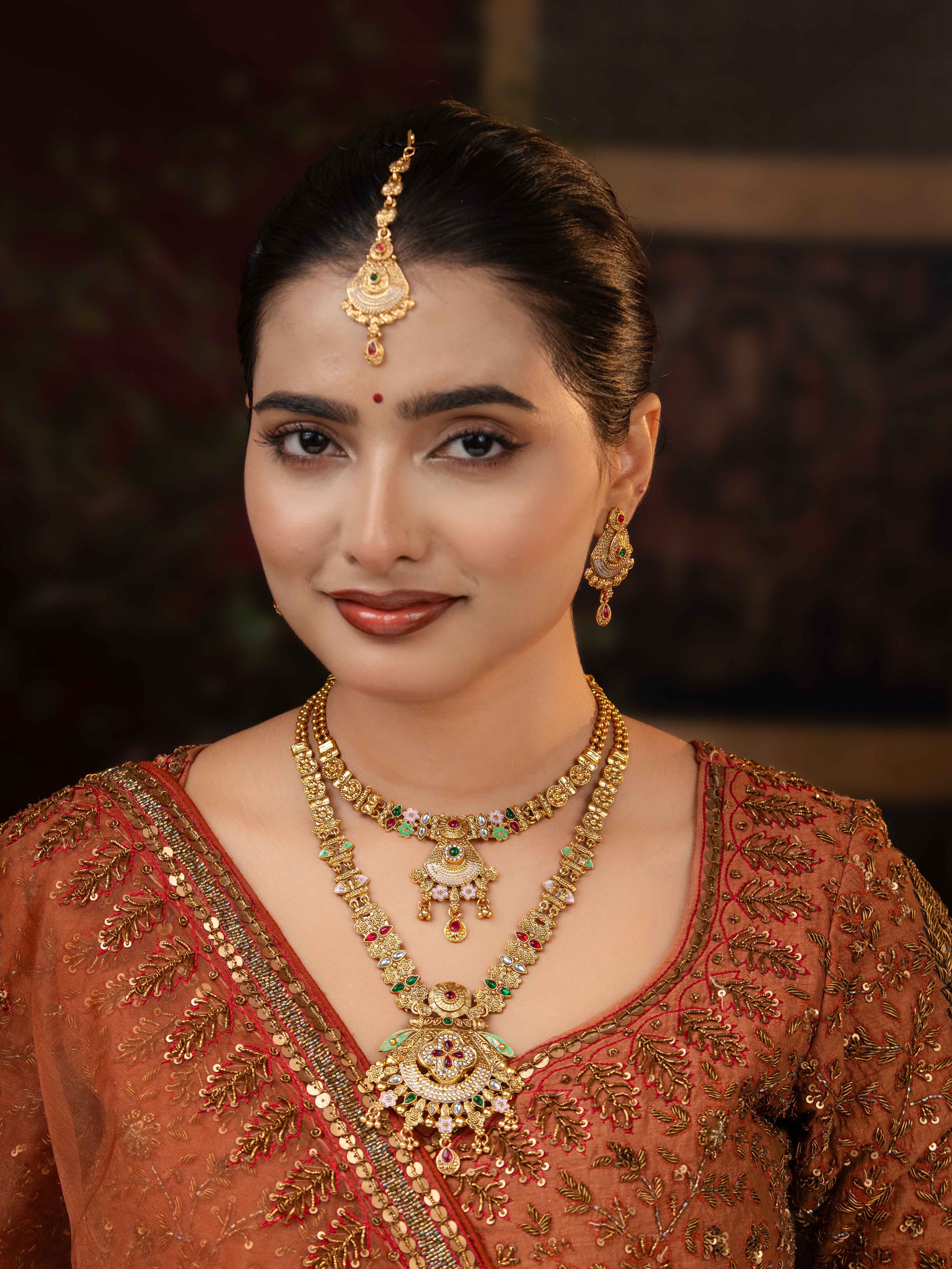 Lavira Necklace Set