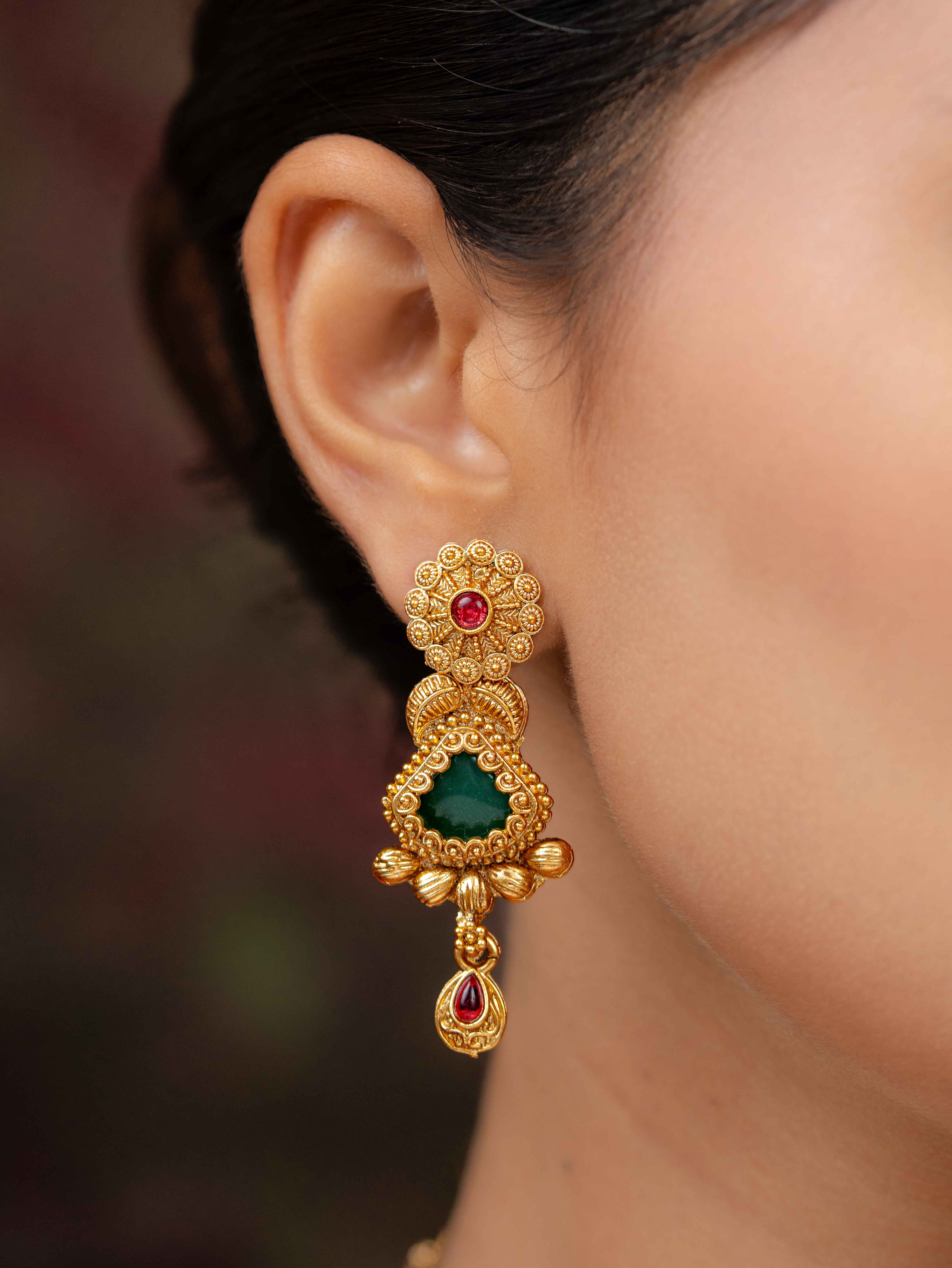 Ridhanya Necklace Set