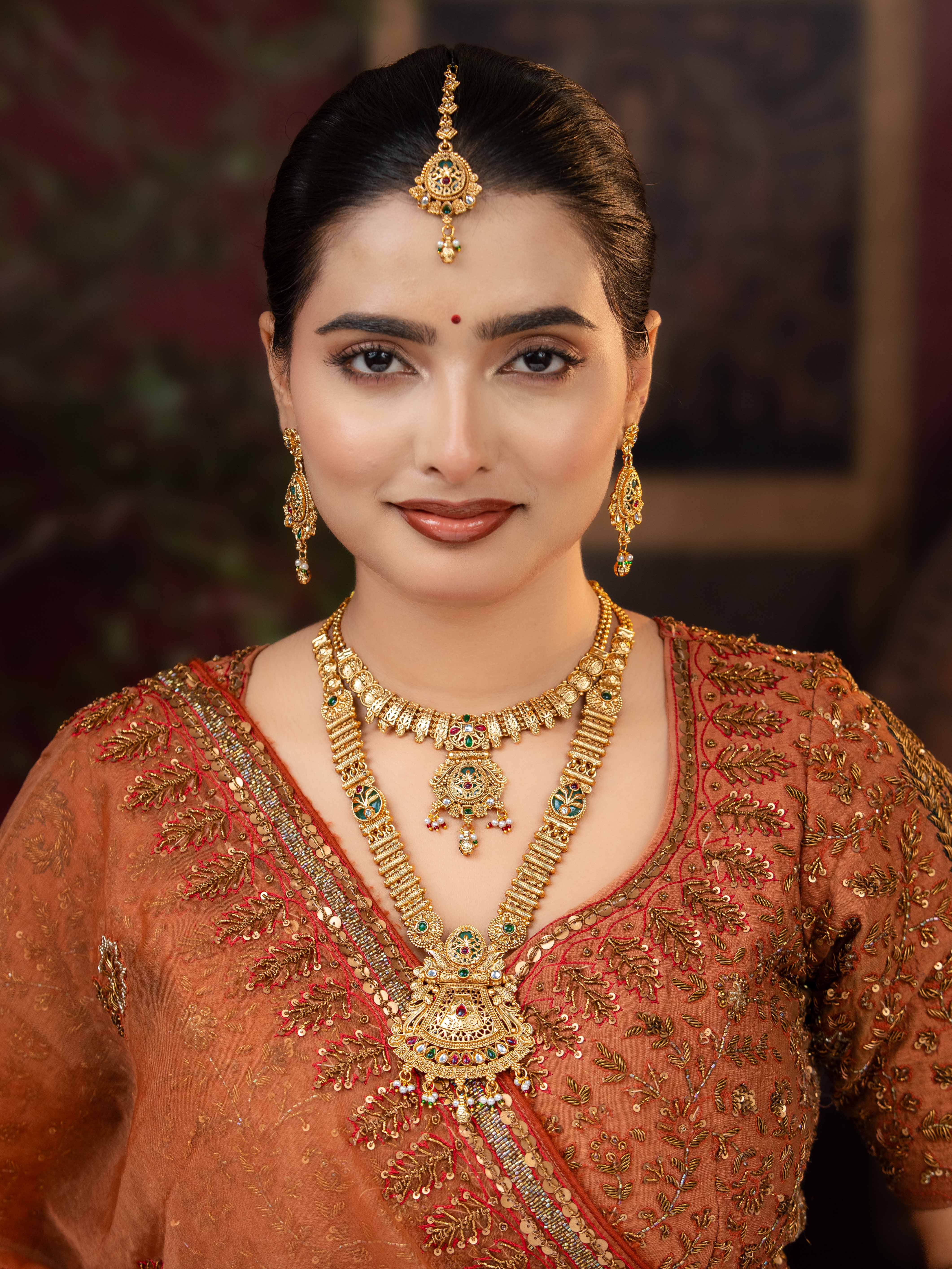 Aabha Necklace Set