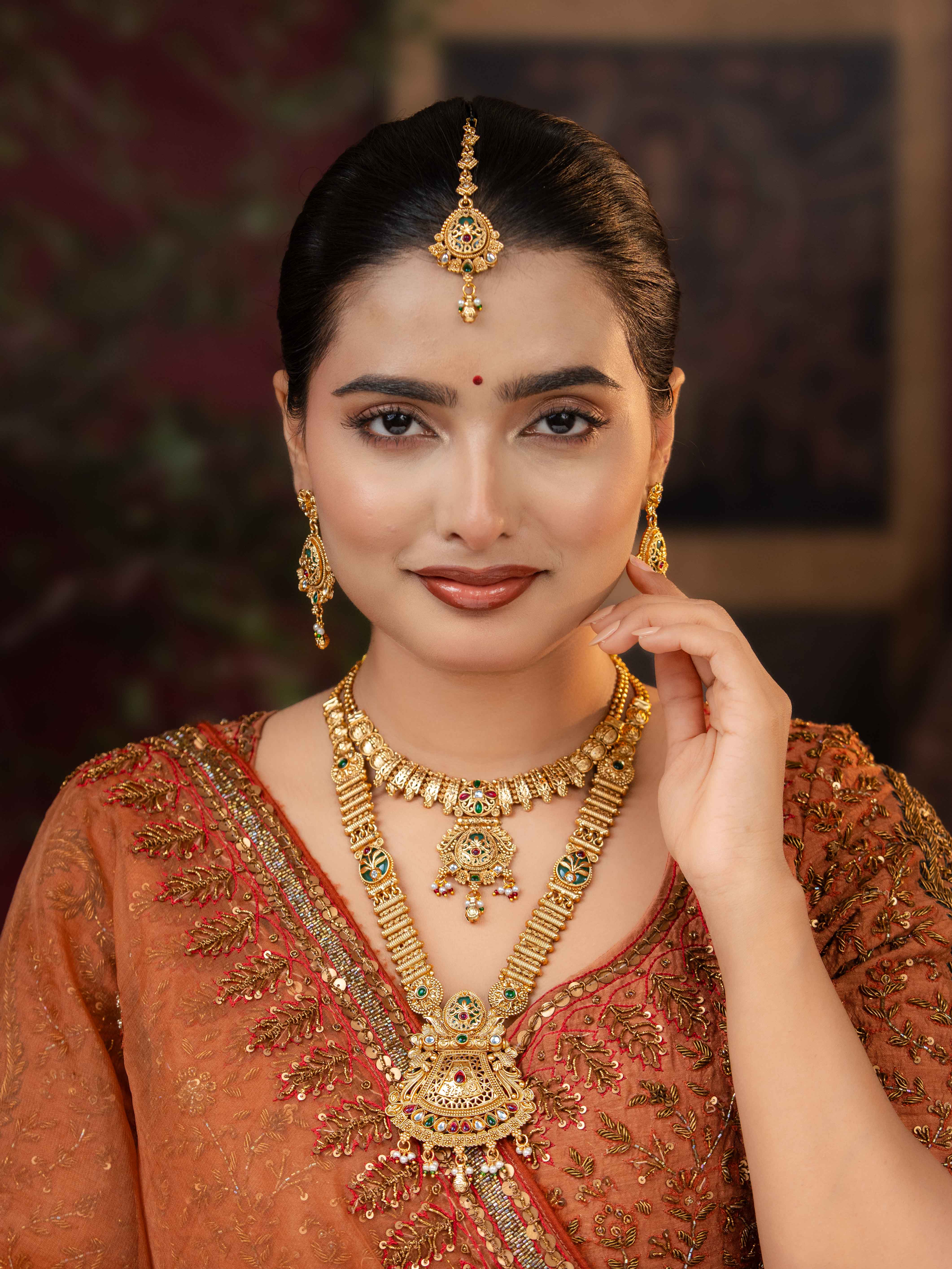 Aabha Necklace Set