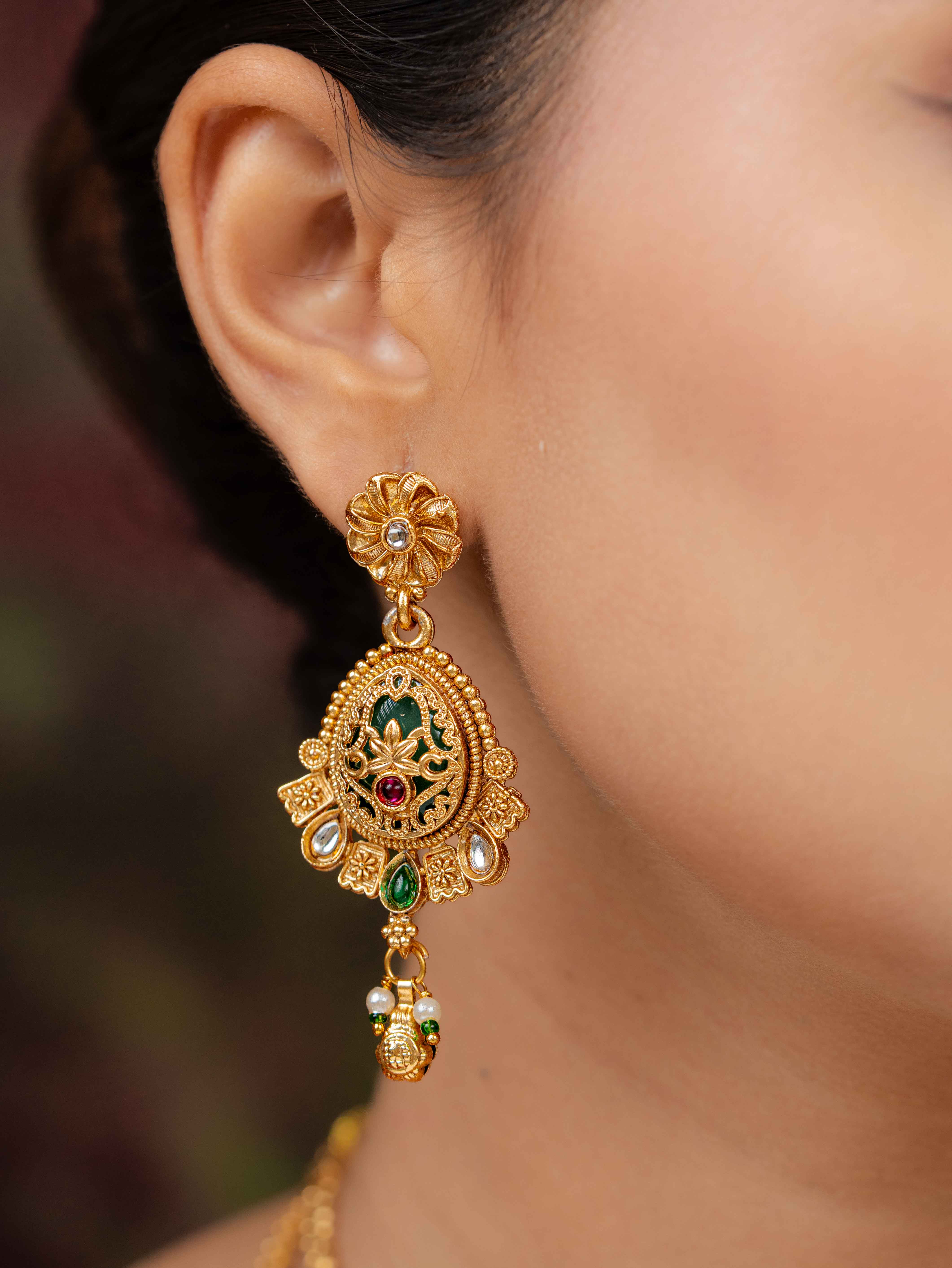 Aabha Necklace Set