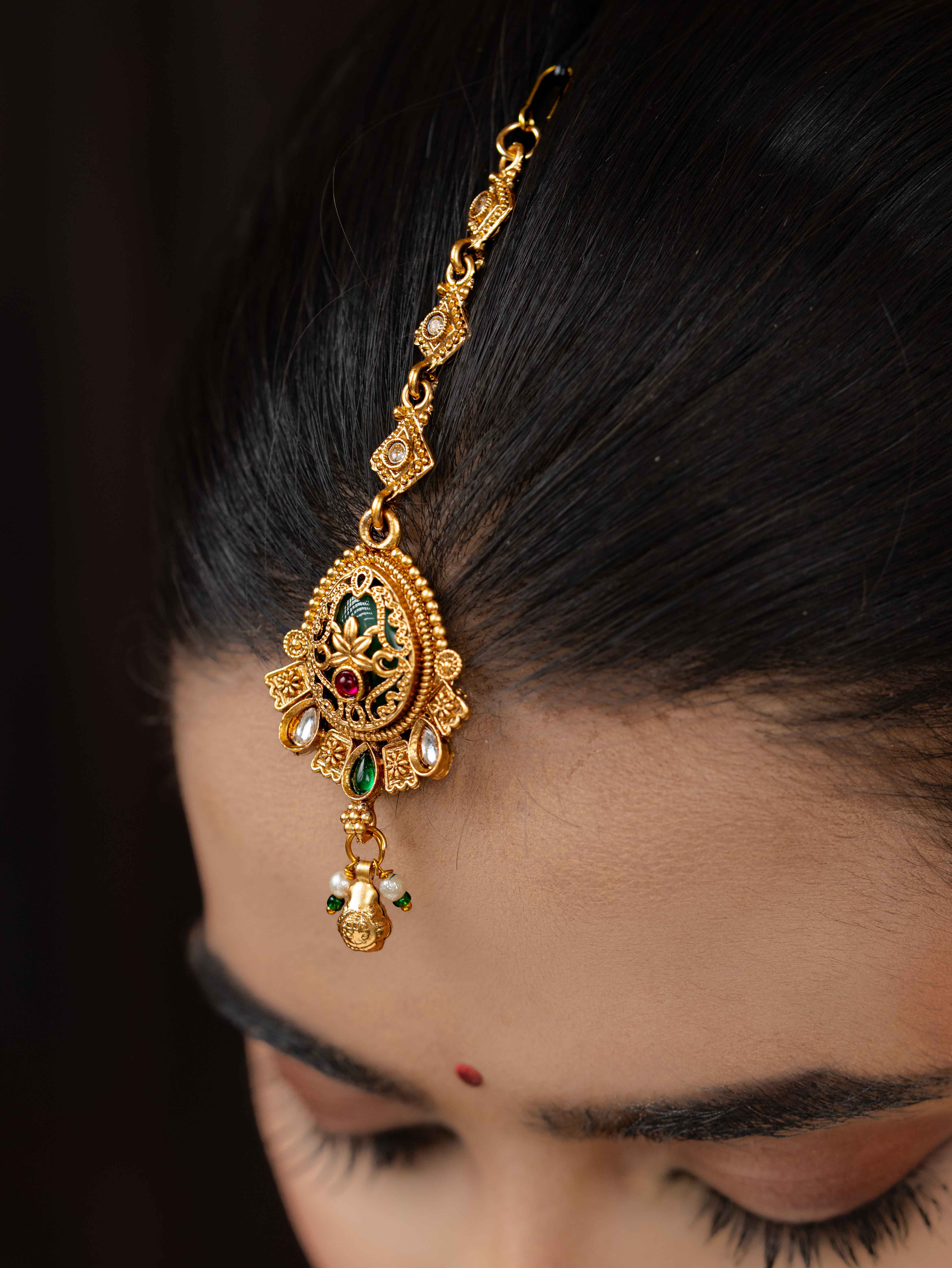 Aabha Necklace Set