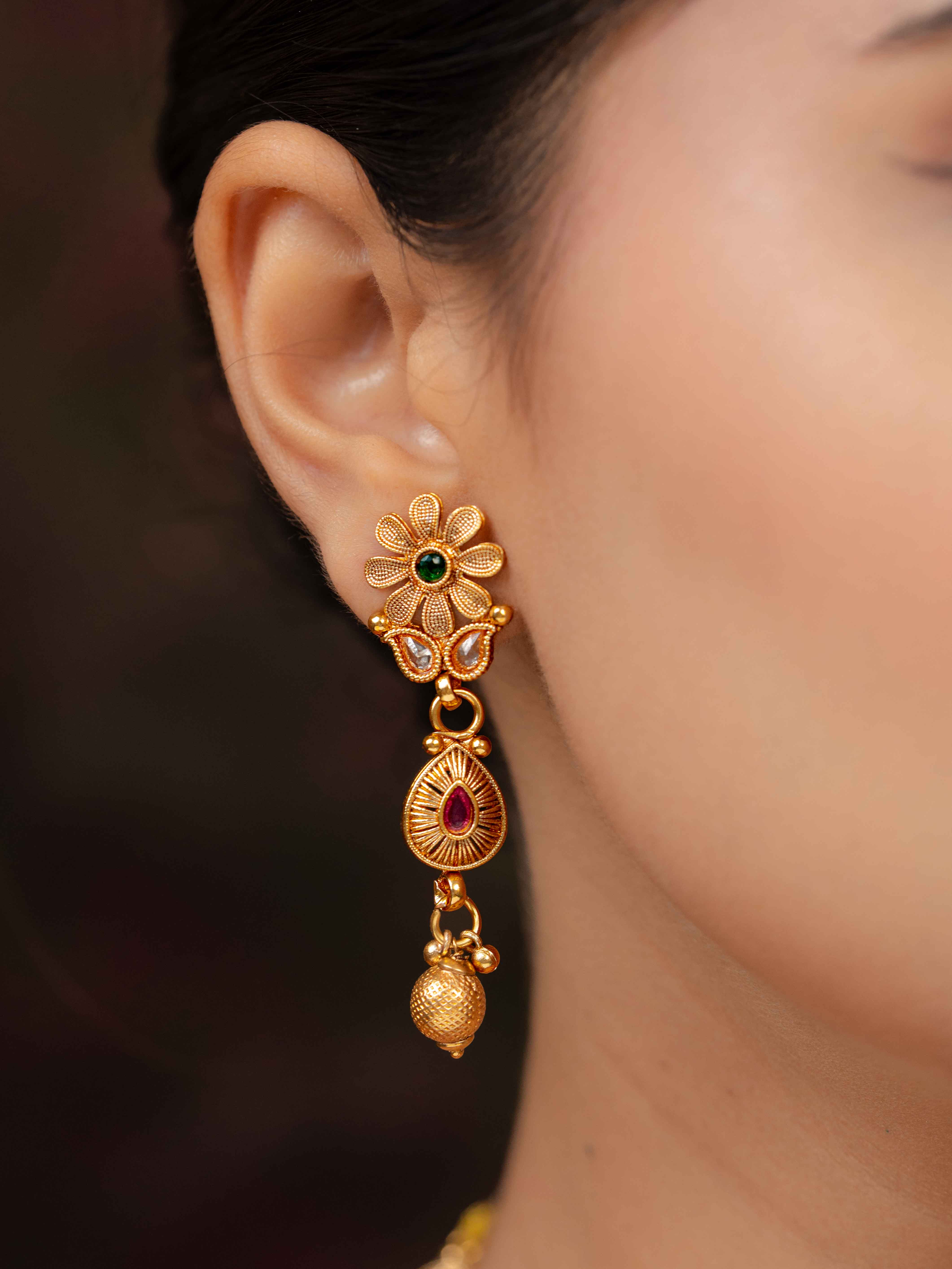 Eshwari Necklace Set