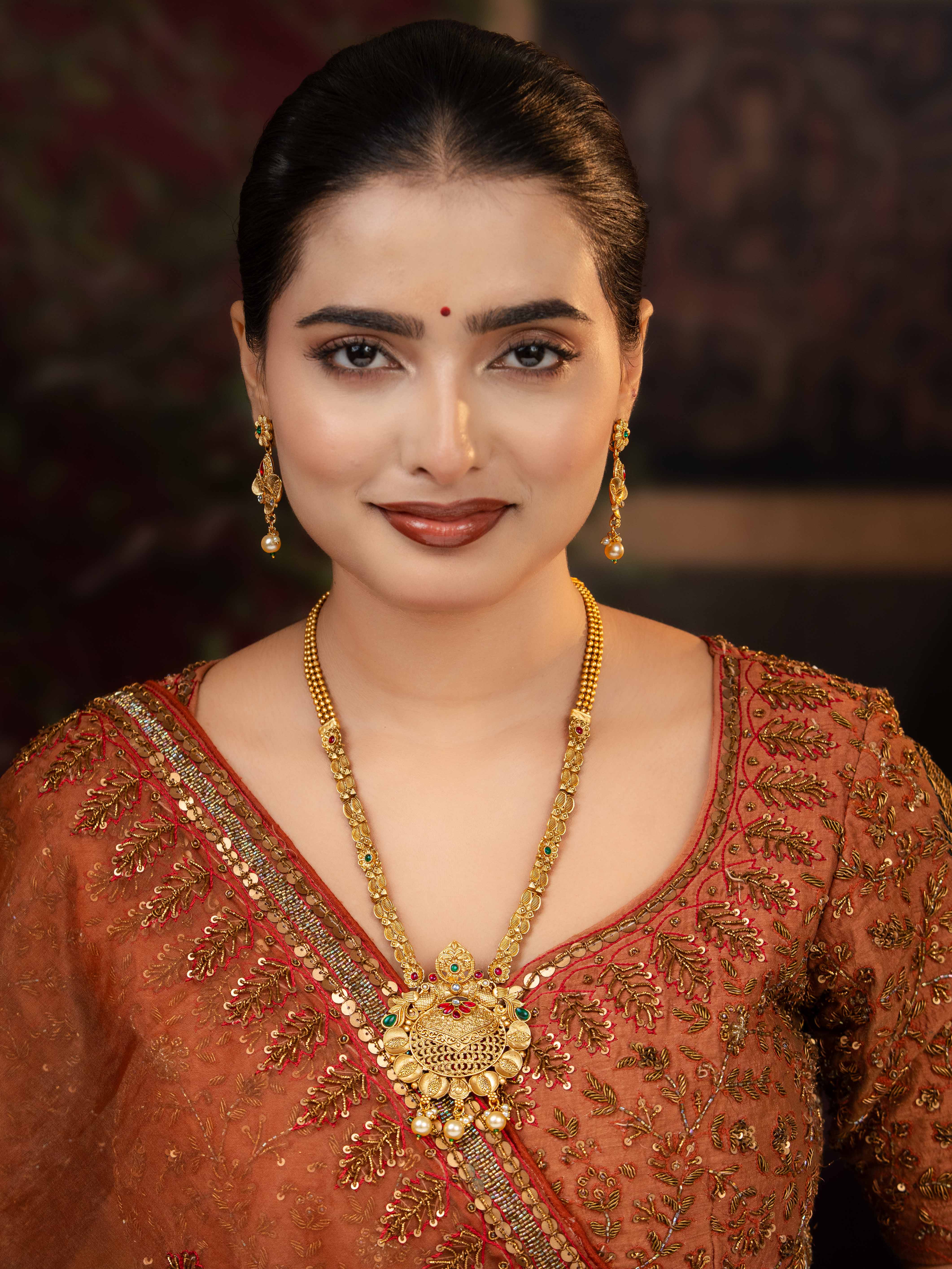 Dhaneshwari Necklace Set
