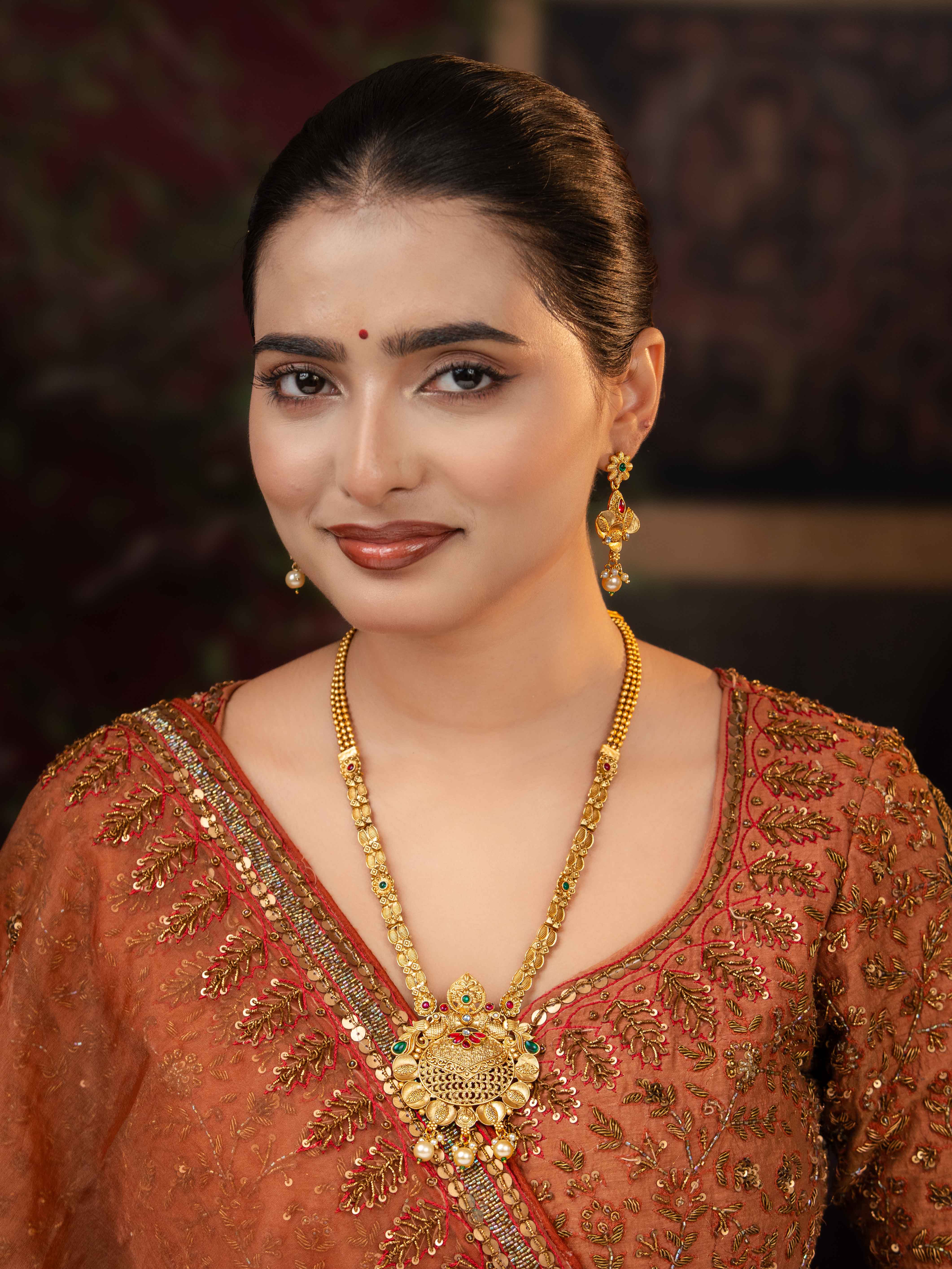 Dhaneshwari Necklace Set